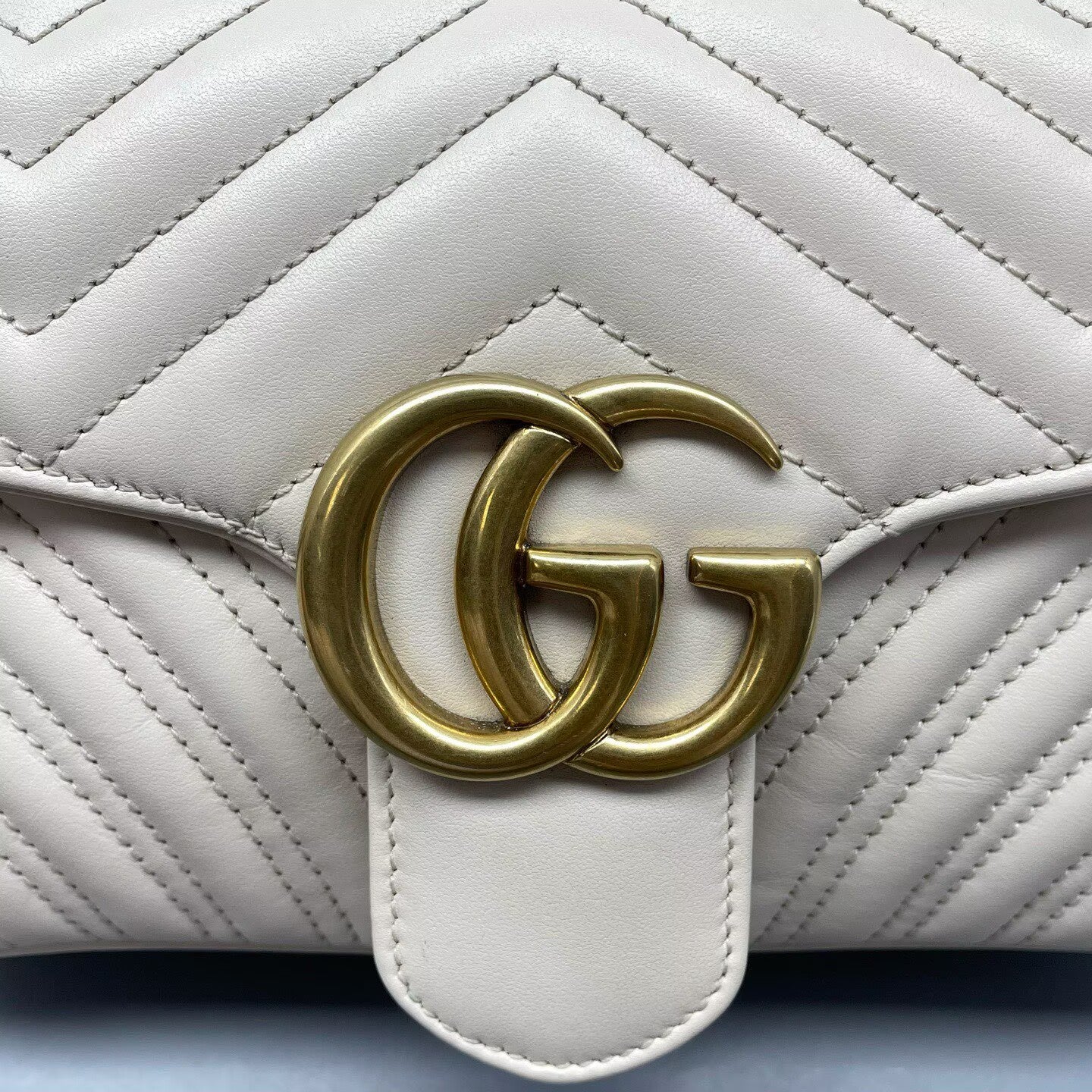 Gucci - Marmont - Matelassé chevron leather - Off-white with Antique Gold-Tone Hardware - (small)
