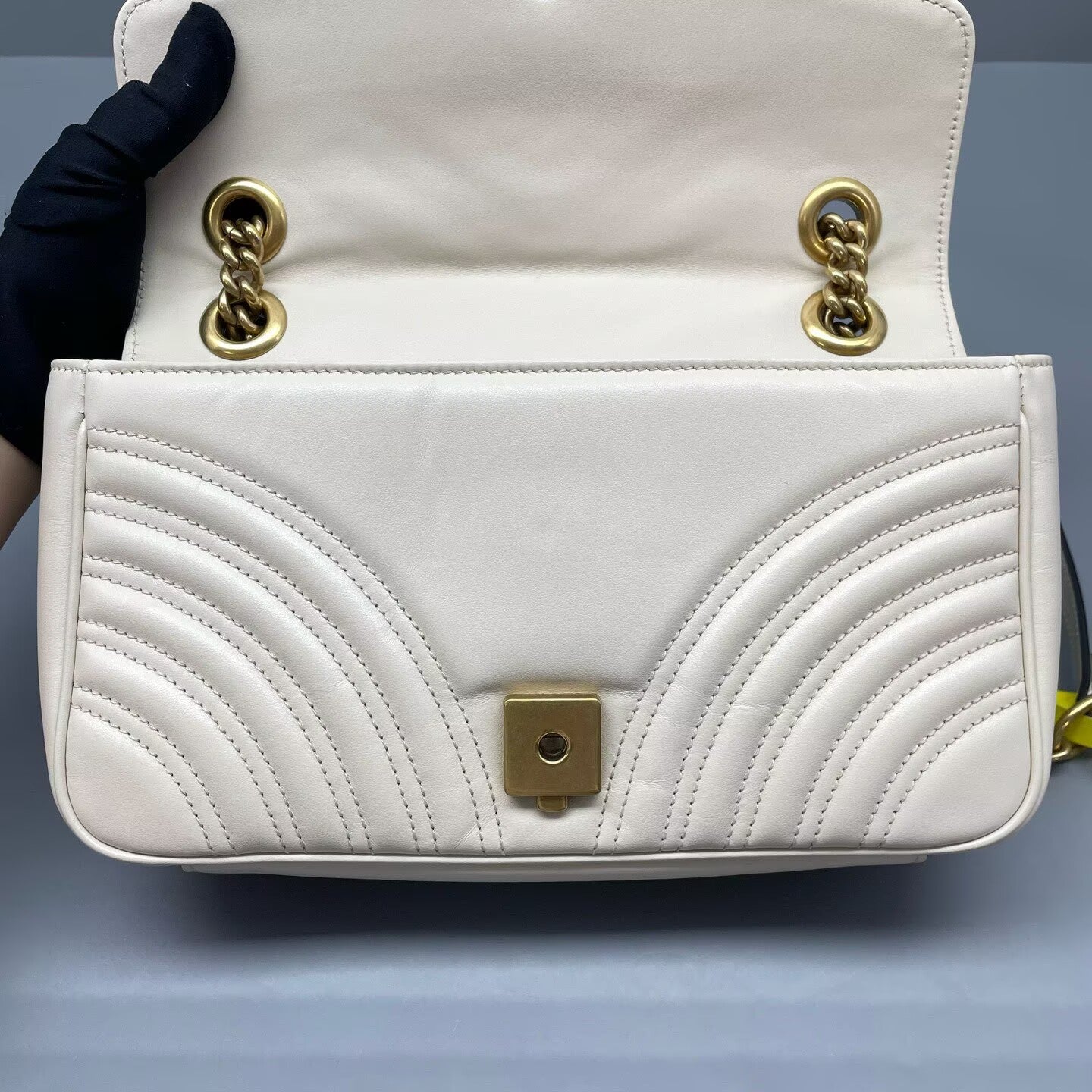 Gucci - Marmont - Matelassé chevron leather - Off-white with Antique Gold-Tone Hardware - (small)