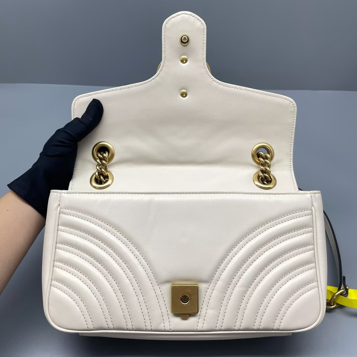 Gucci - Marmont - Matelassé chevron leather - Off-white with Antique Gold-Tone Hardware - (small)