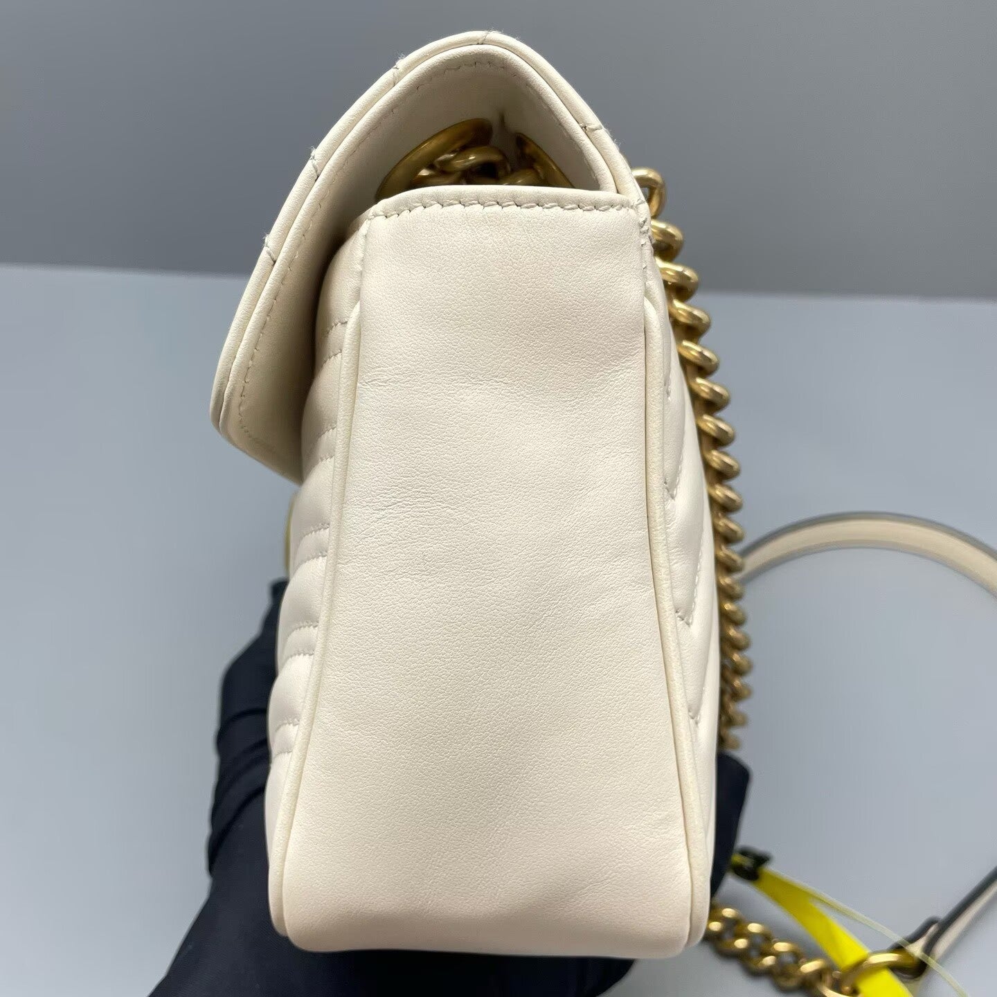 Gucci - Marmont - Matelassé chevron leather - Off-white with Antique Gold-Tone Hardware - (small)