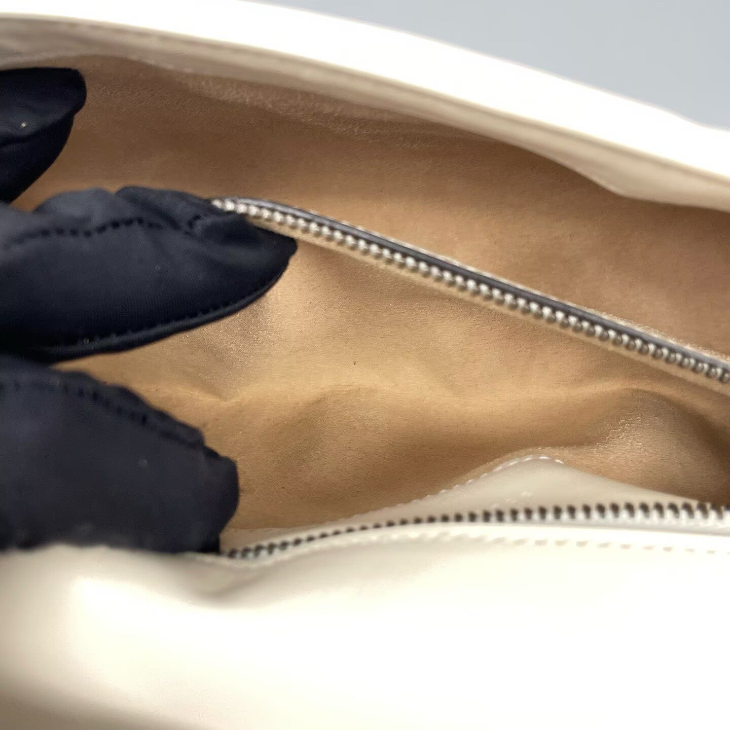 Gucci - Marmont - Matelassé chevron leather - Off-white with Antique Gold-Tone Hardware - (small)