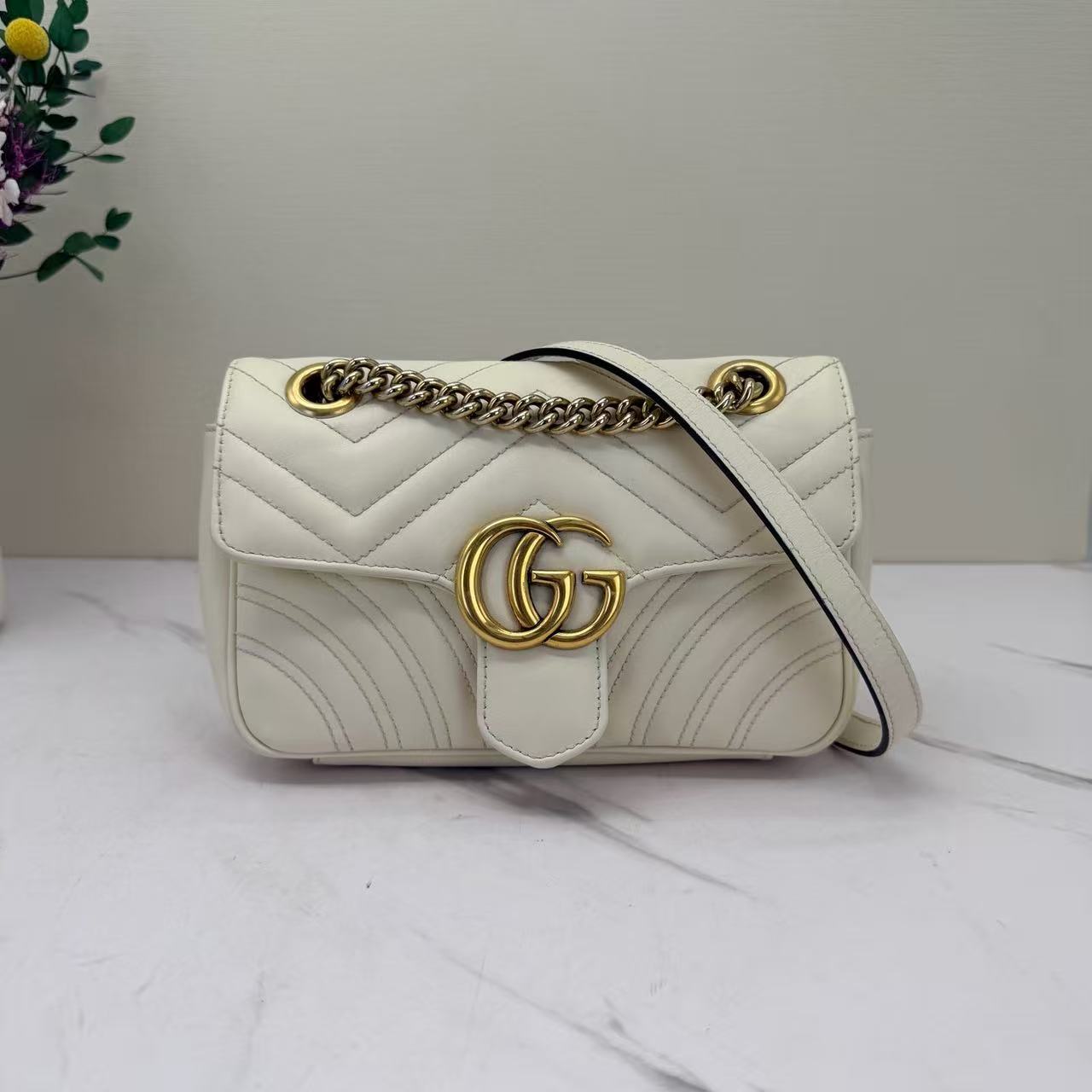 Gucci - Marmont Matelassé Shoulder Bag - Calfskin leather - White with gold-tone hardware - (mini)