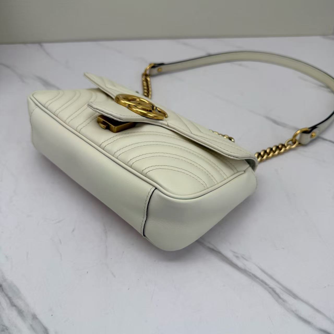 Gucci - Marmont Matelassé Shoulder Bag - Calfskin leather - White with gold-tone hardware - (mini)
