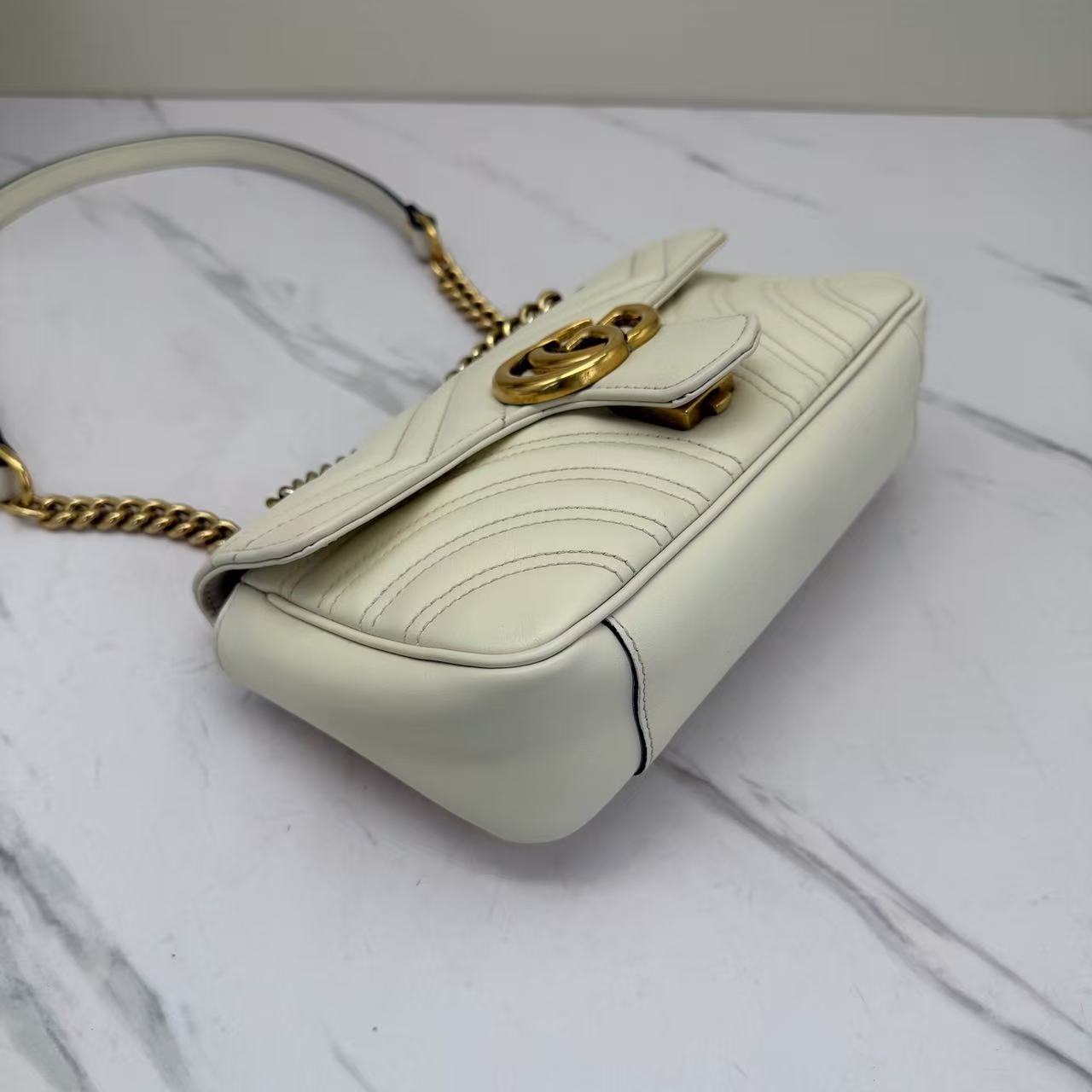 Gucci - Marmont Matelassé Shoulder Bag - Calfskin leather - White with gold-tone hardware - (mini)