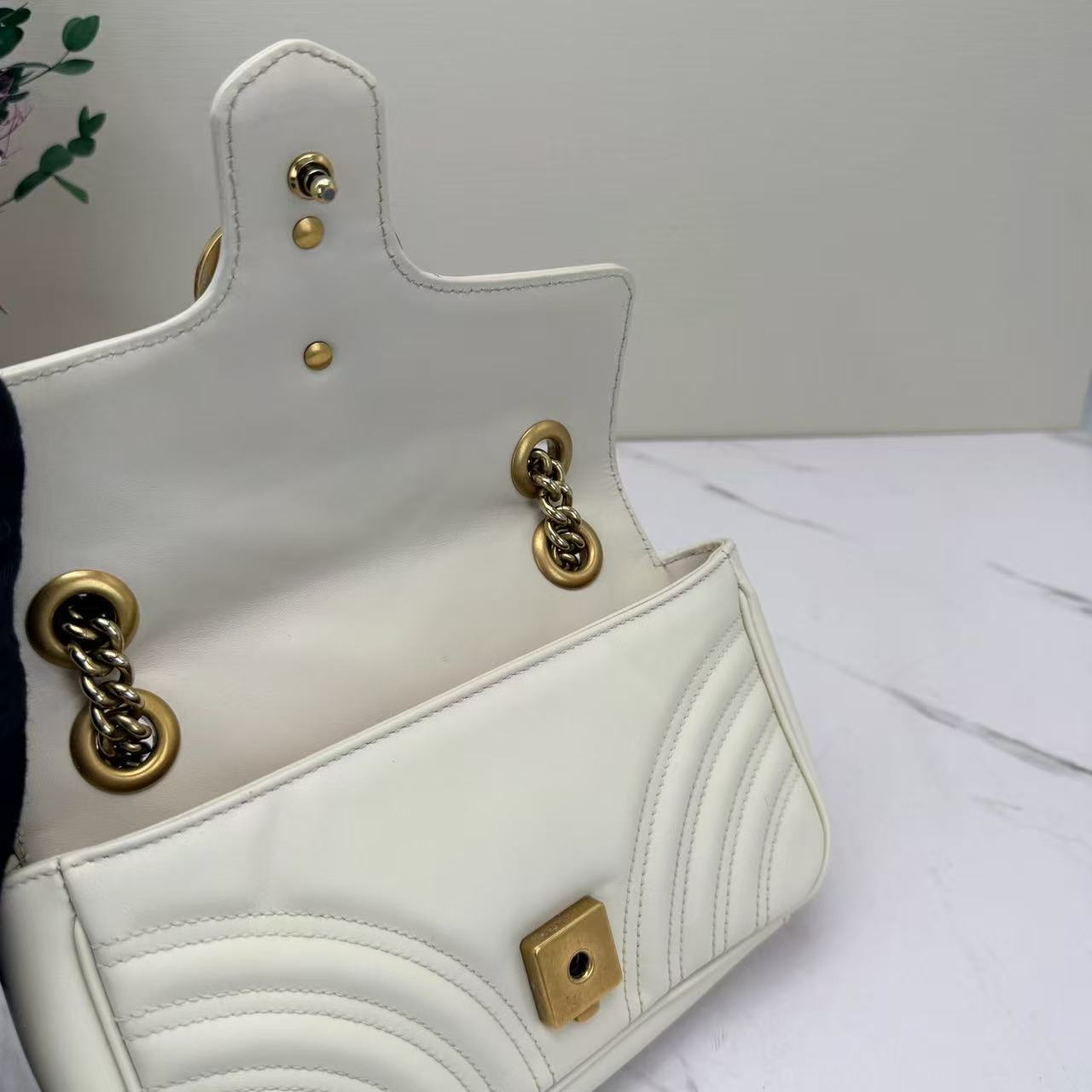Gucci - Marmont Matelassé Shoulder Bag - Calfskin leather - White with gold-tone hardware - (mini)