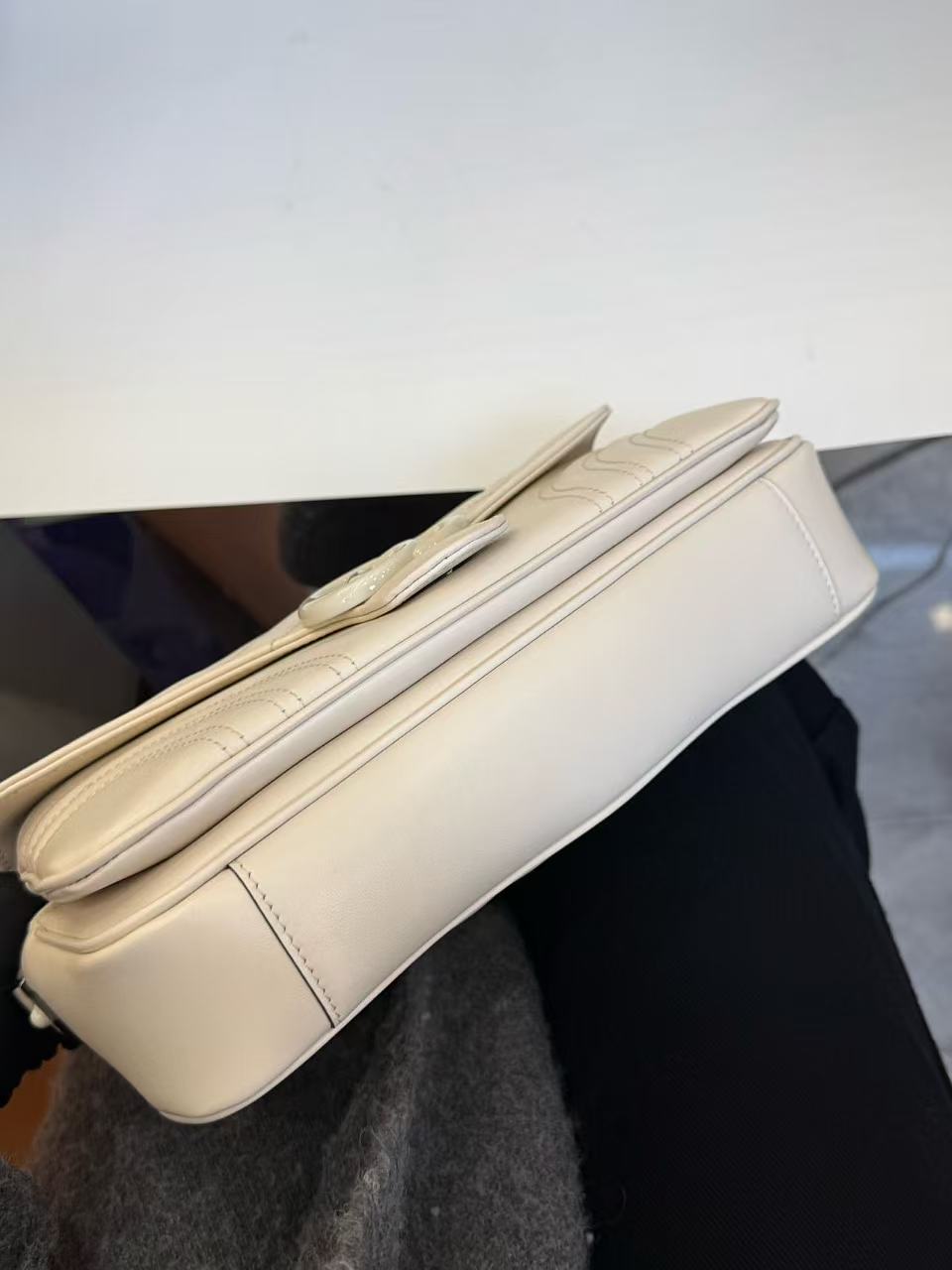 Gucci - Marmont Matelassé Shoulder Bag - Leather - Off-white with Tone-on-Tone Hardware - (medium)