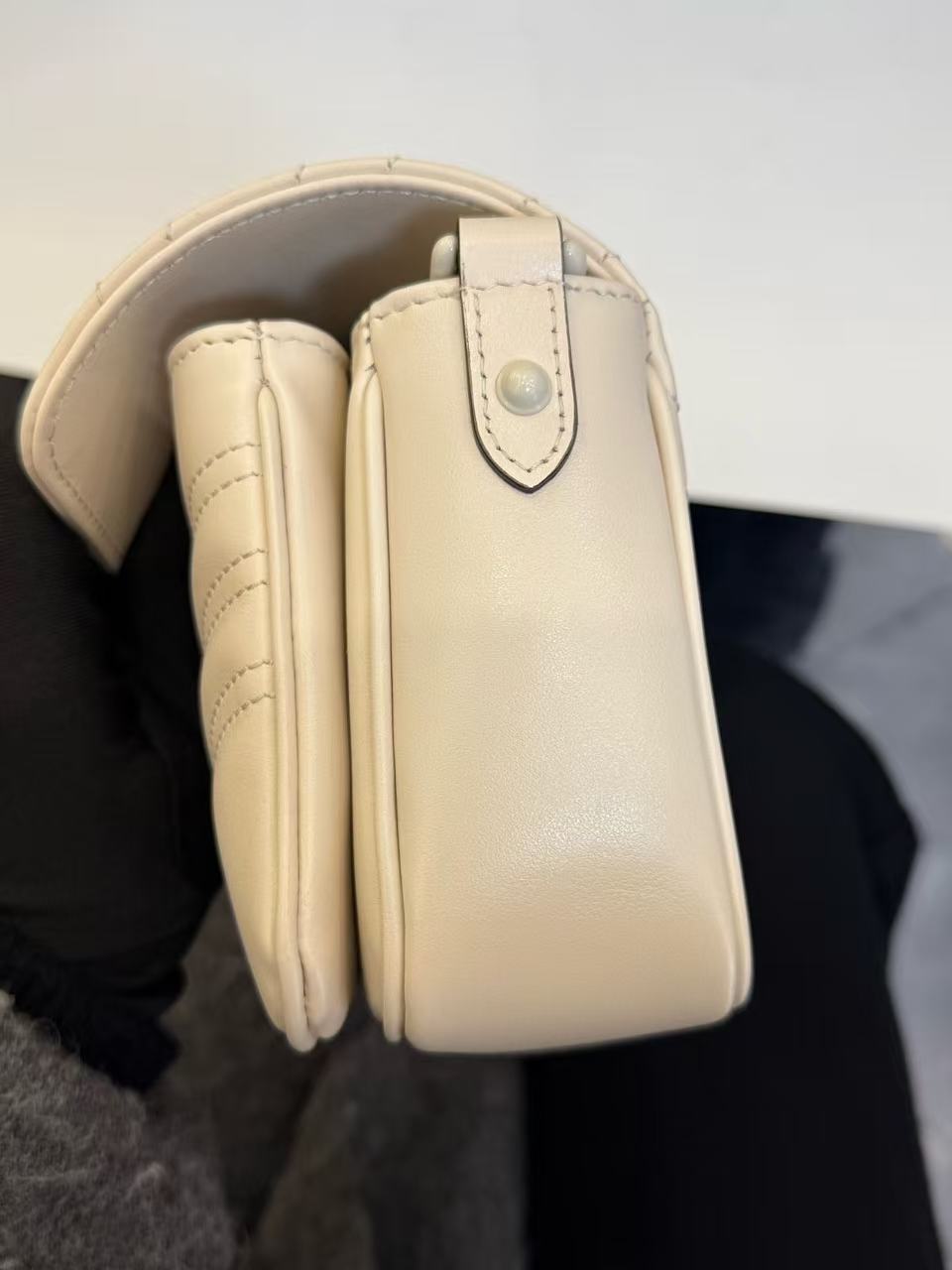 Gucci - Marmont Matelassé Shoulder Bag - Leather - Off-white with Tone-on-Tone Hardware - (medium)