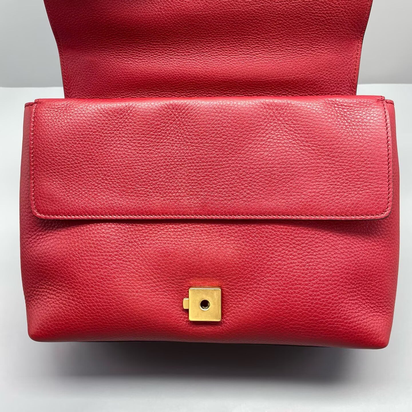 Gucci - Marmont Messenger Bag - Grained leather - Red with Gold-Tone Hardware - (medium)