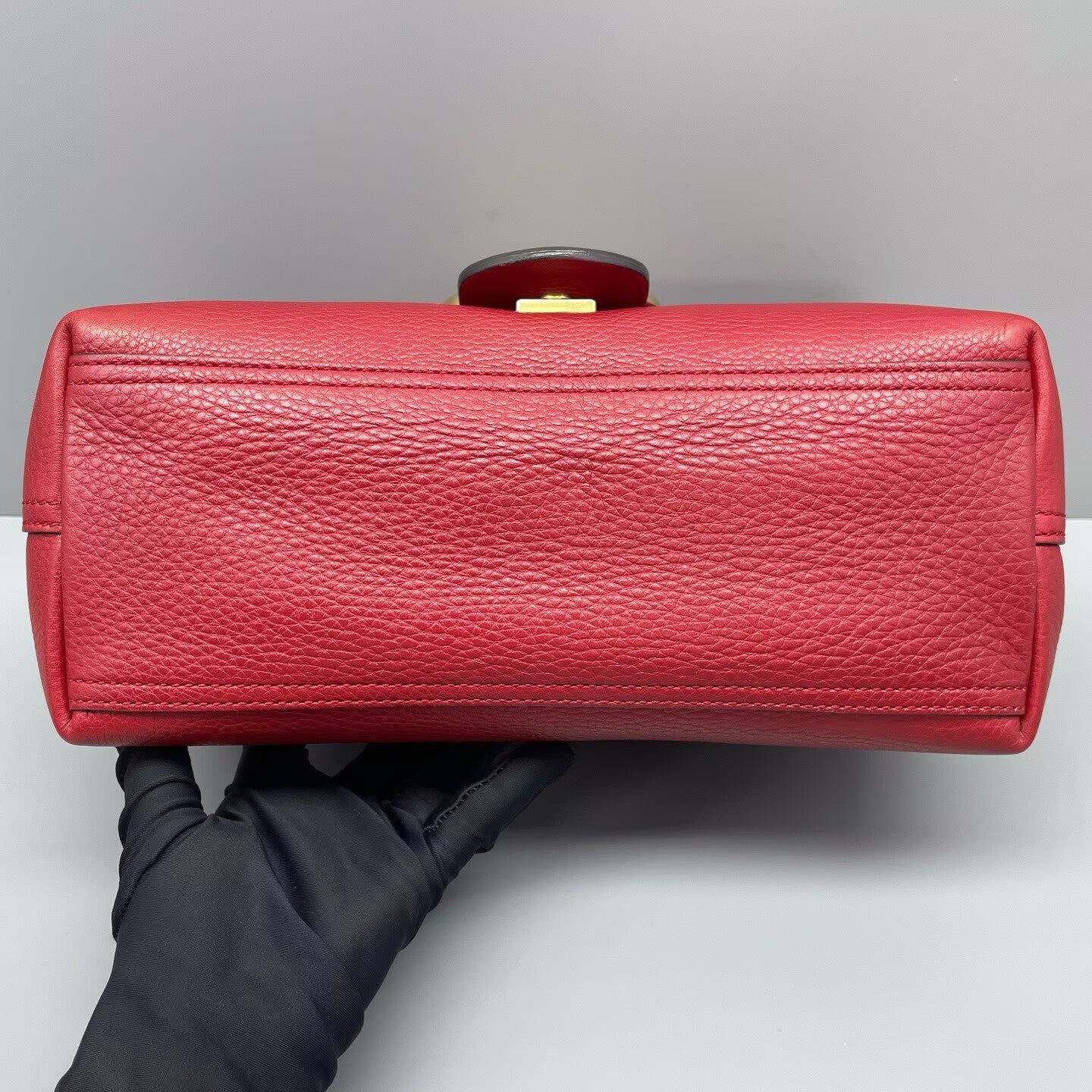 Gucci - Marmont Messenger Bag - Grained leather - Red with Gold-Tone Hardware - (medium)