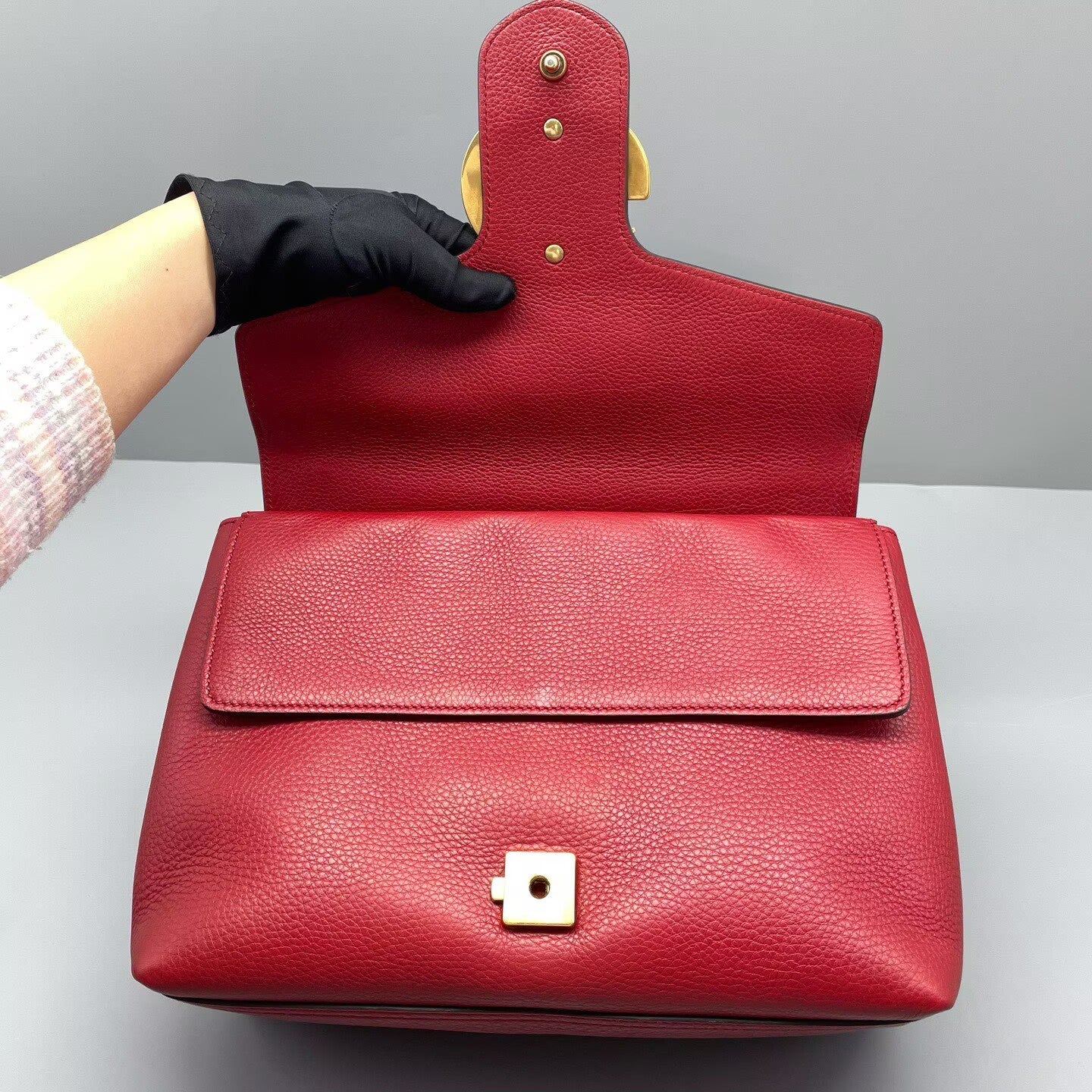 Gucci - Marmont Messenger Bag - Grained leather - Red with Gold-Tone Hardware - (medium)
