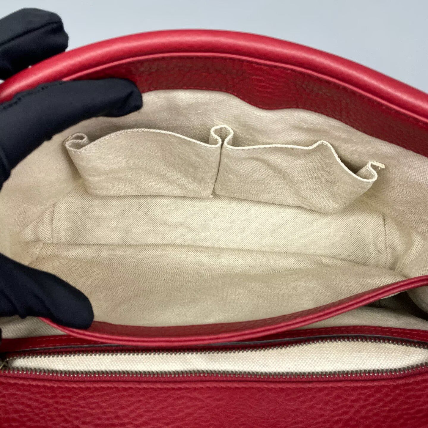 Gucci - Marmont Messenger Bag - Grained leather - Red with Gold-Tone Hardware - (medium)