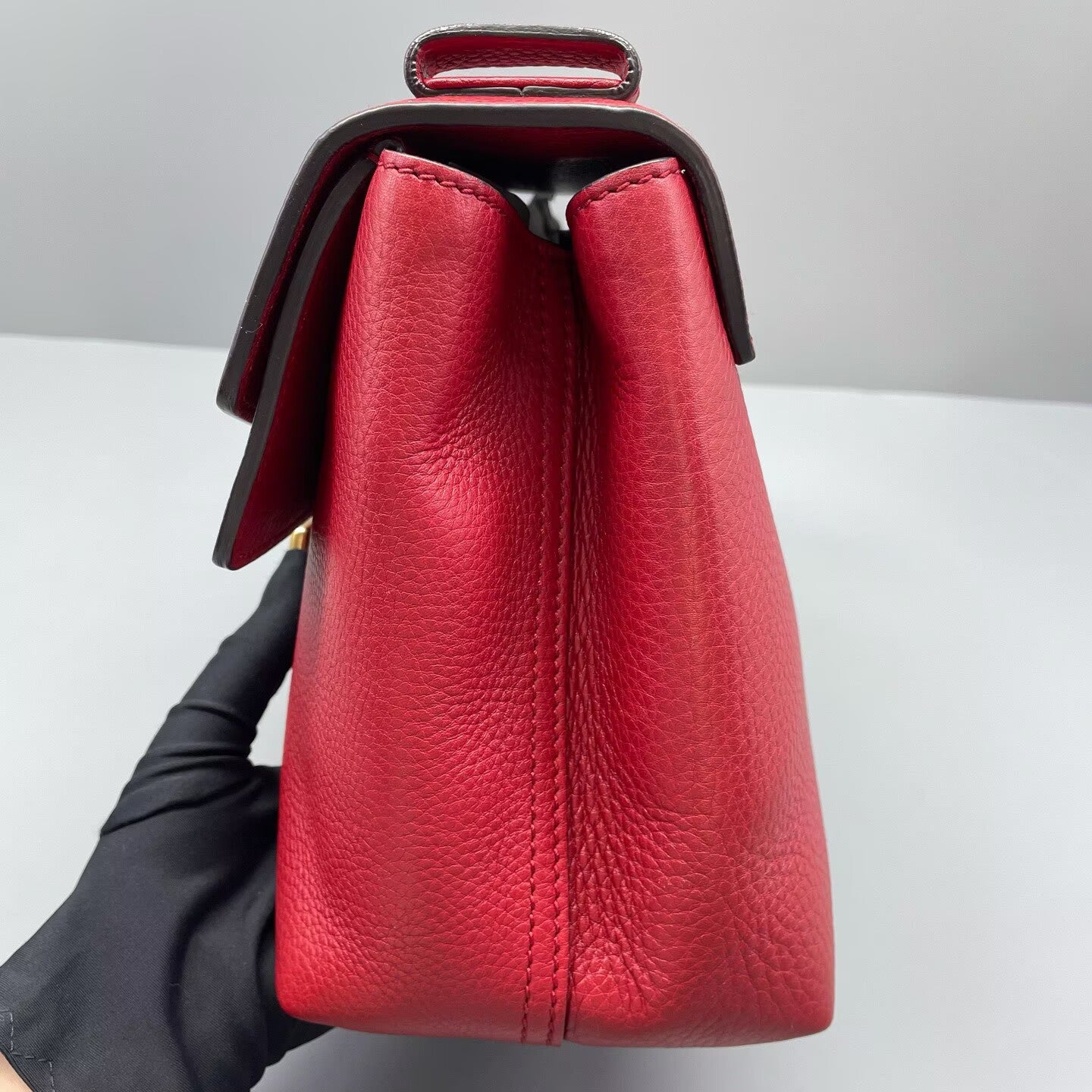 Gucci - Marmont Messenger Bag - Grained leather - Red with Gold-Tone Hardware - (medium)