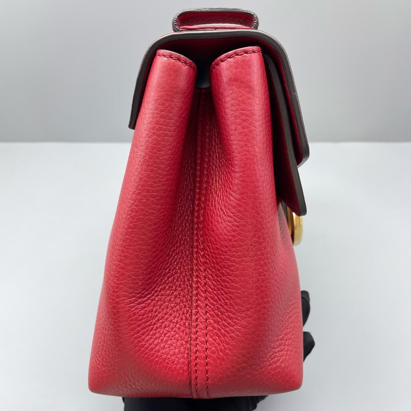 Gucci - Marmont Messenger Bag - Grained leather - Red with Gold-Tone Hardware - (medium)