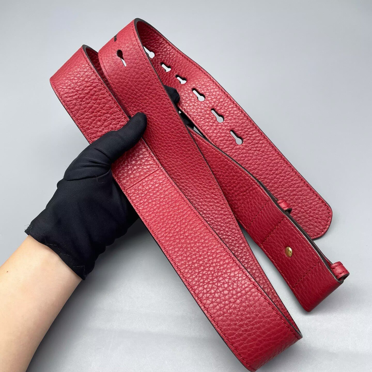 Gucci - Marmont Messenger Bag - Grained leather - Red with Gold-Tone Hardware - (medium)