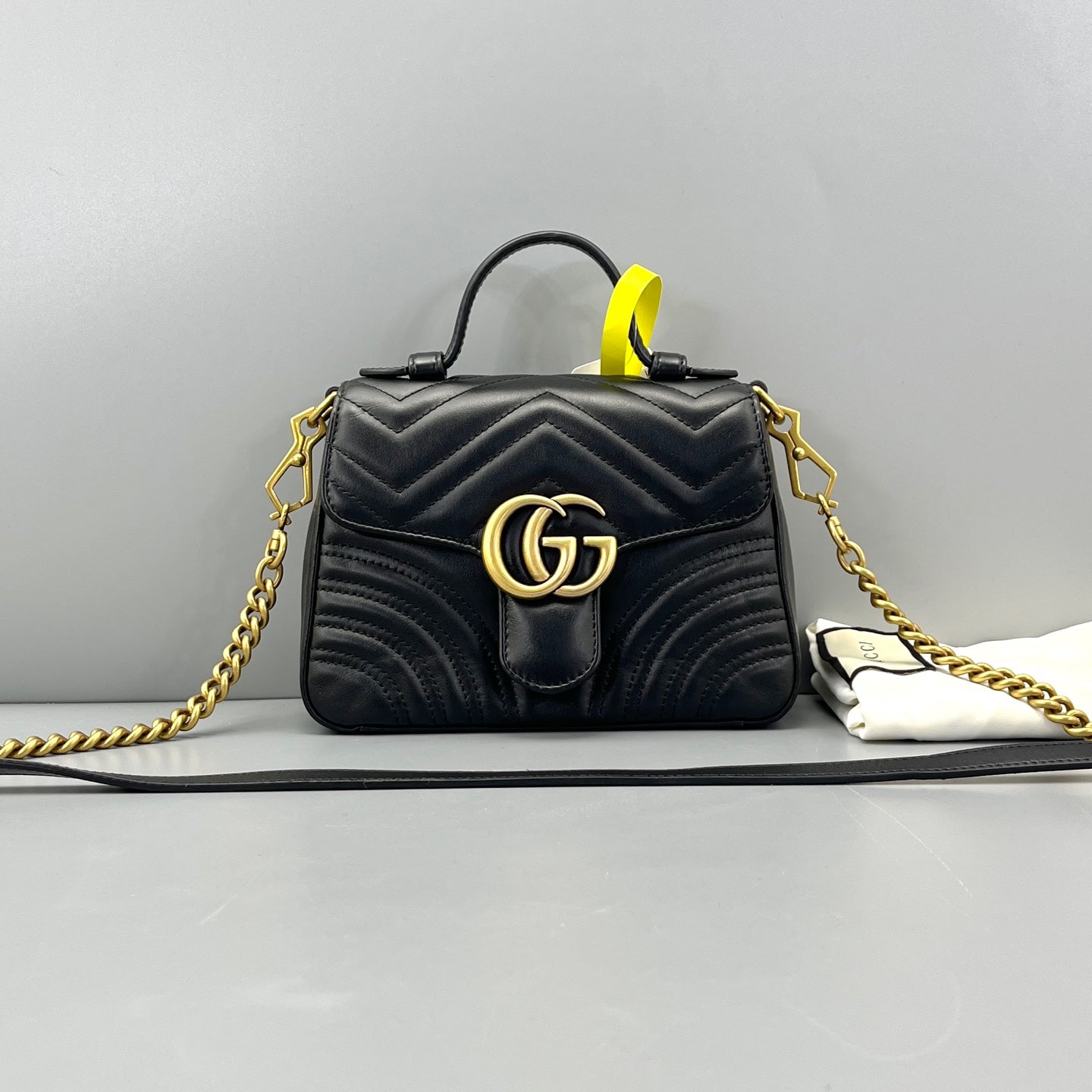 Gucci - Marmont Messenger Mini - Leather - Black with Gold-Tone Hardware - (mini)