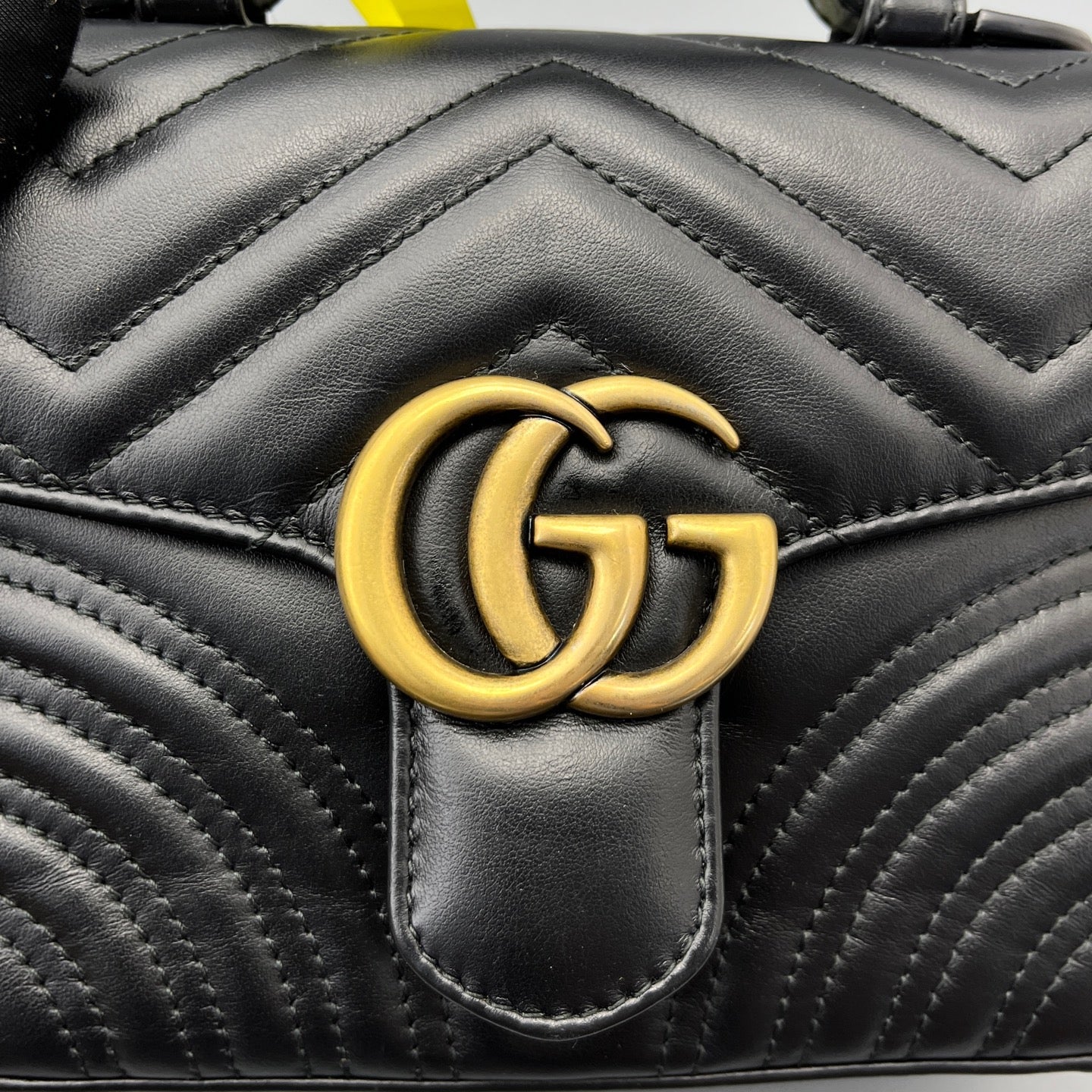 Gucci - Marmont Messenger Mini - Leather - Black with Gold-Tone Hardware - (mini)