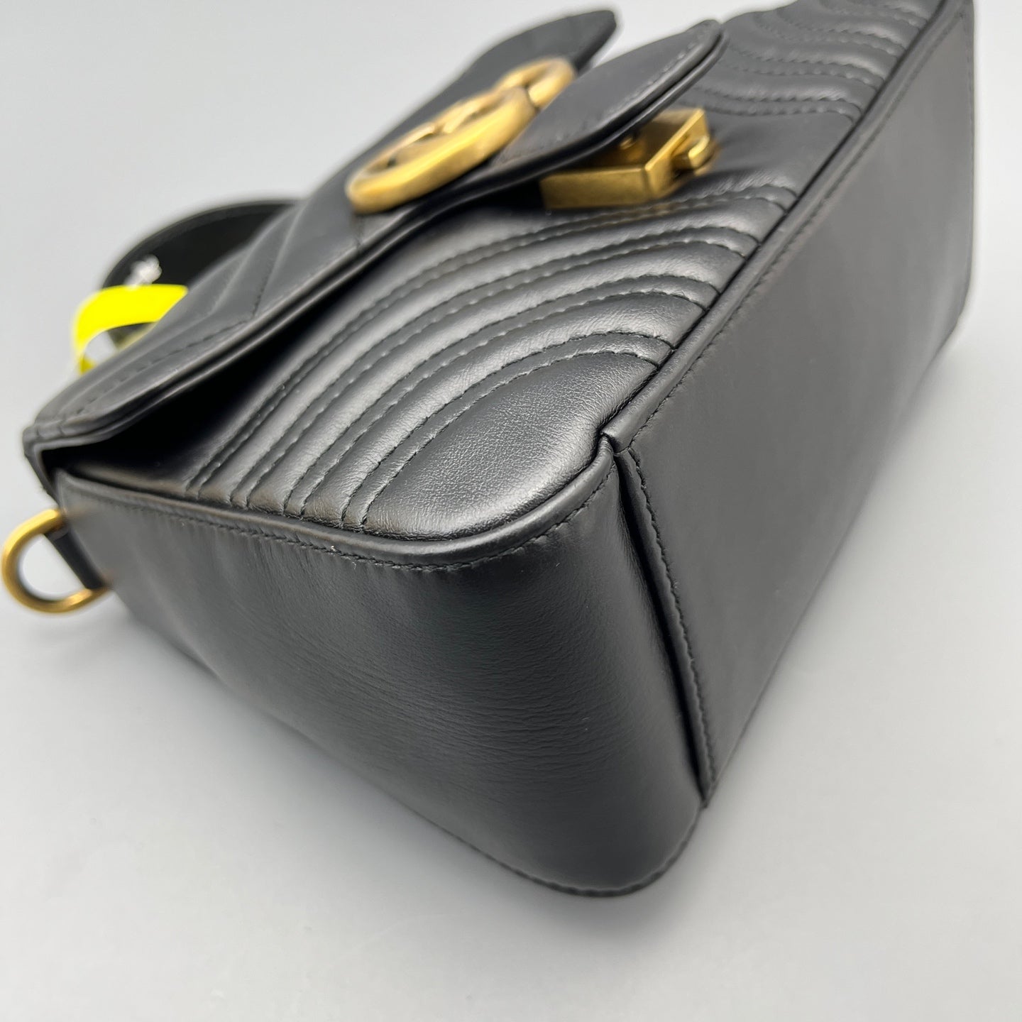Gucci - Marmont Messenger Mini - Leather - Black with Gold-Tone Hardware - (mini)