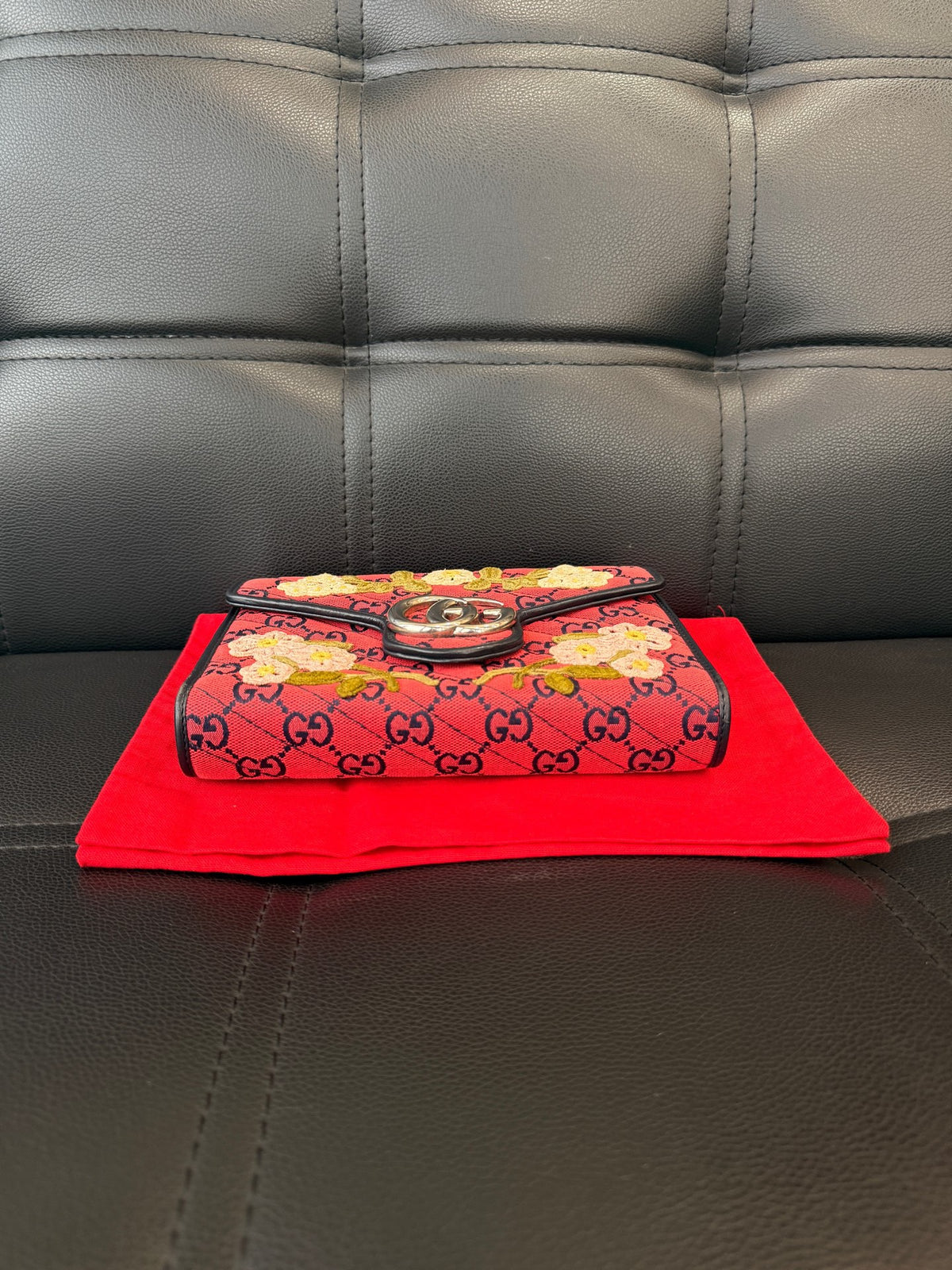 Gucci - Marmont WOC 520 Limited Edition Floral Embroidery - Cloth - Red