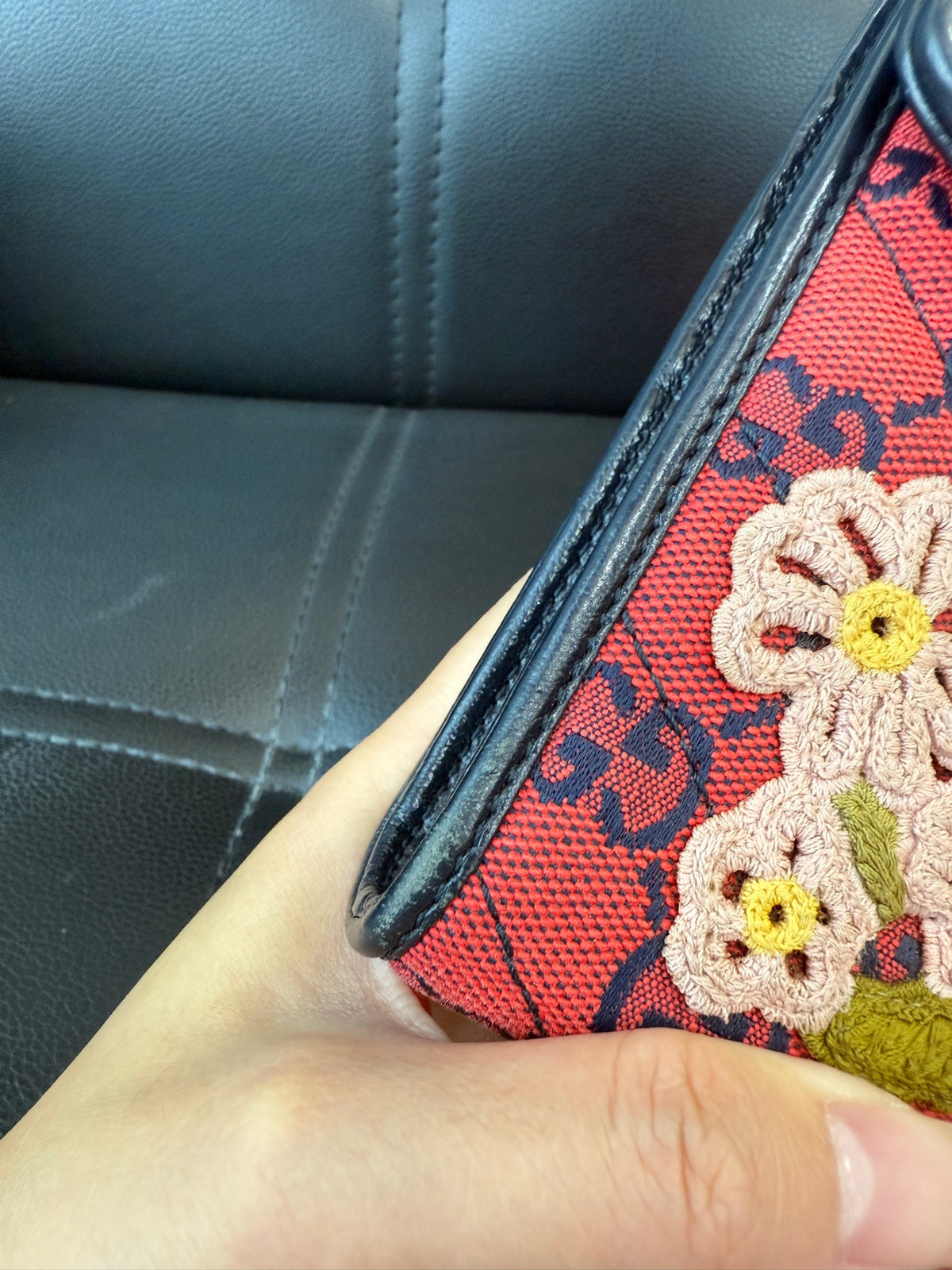 Gucci - Marmont WOC 520 Limited Edition Floral Embroidery - Cloth - Red