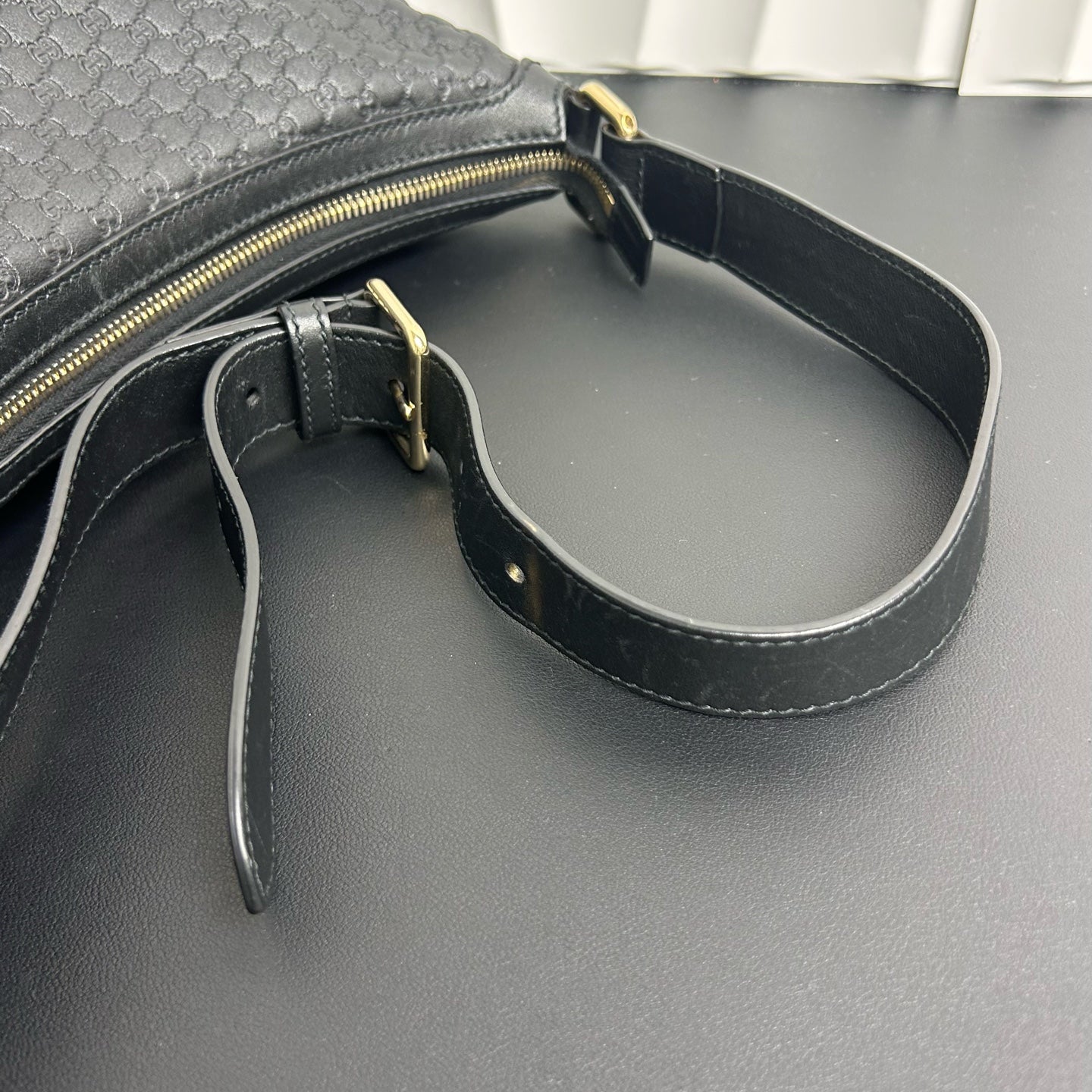 Gucci - Microguccissima Hobo Shoulder Bag - Leather - Black - (large)