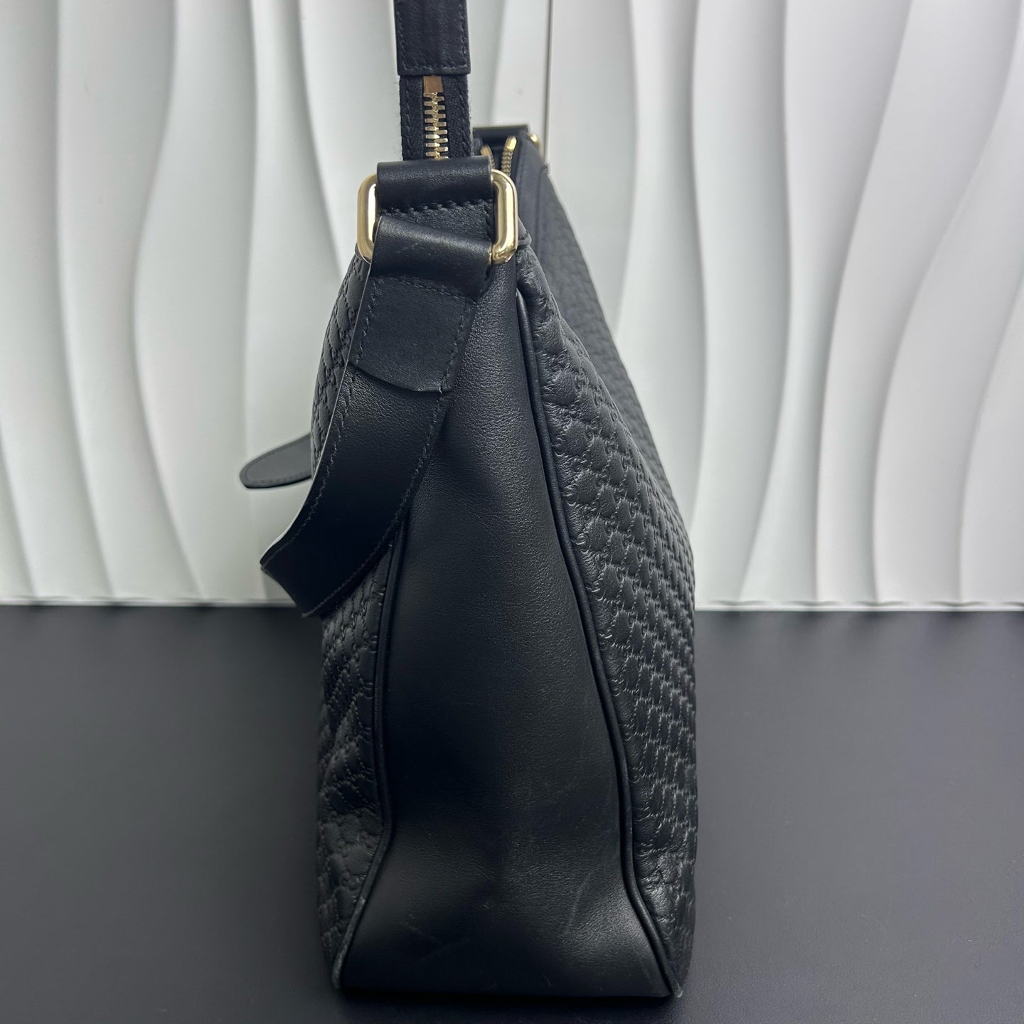 Gucci - Microguccissima Hobo Shoulder Bag - Leather - Black - (large)