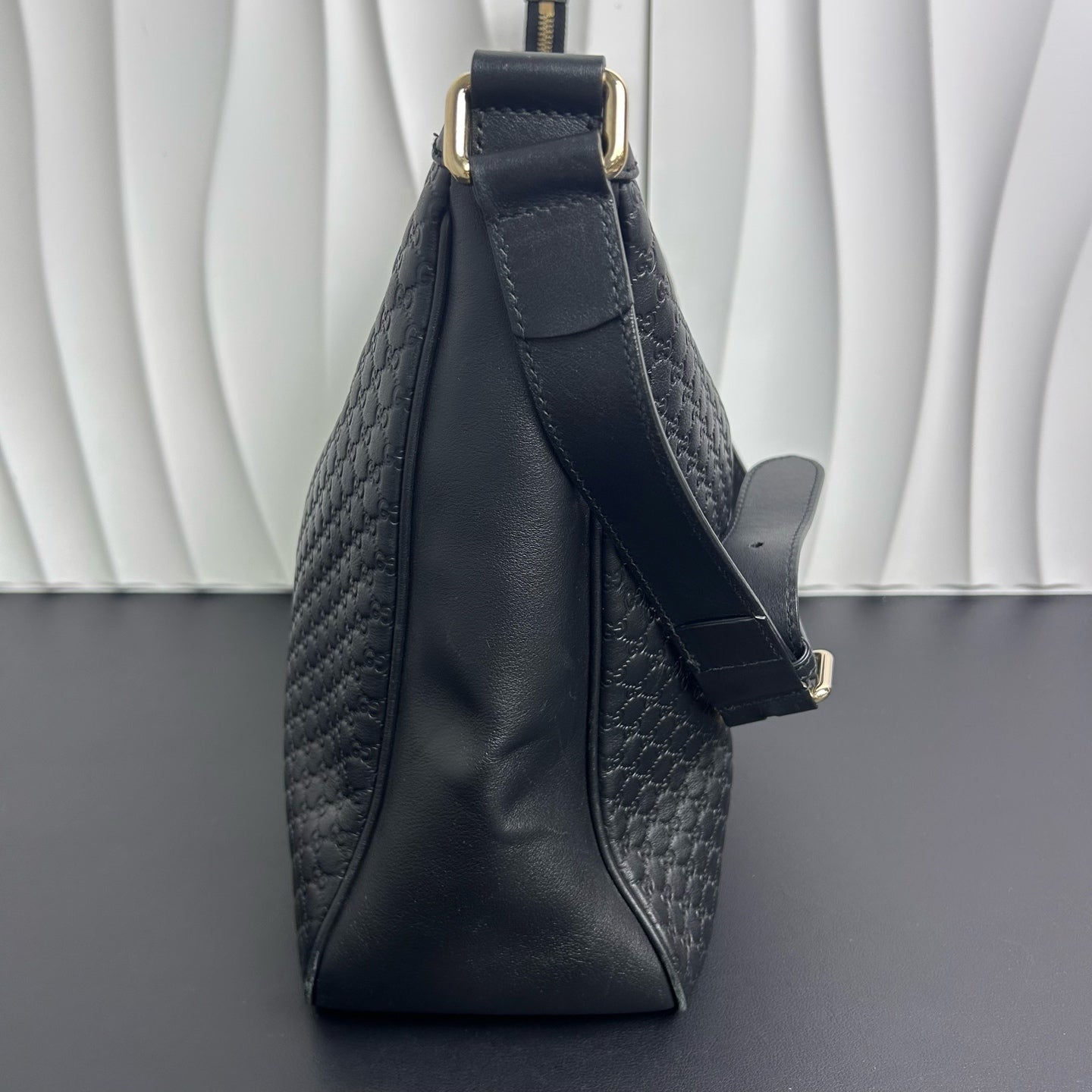 Gucci - Microguccissima Hobo Shoulder Bag - Leather - Black - (large)