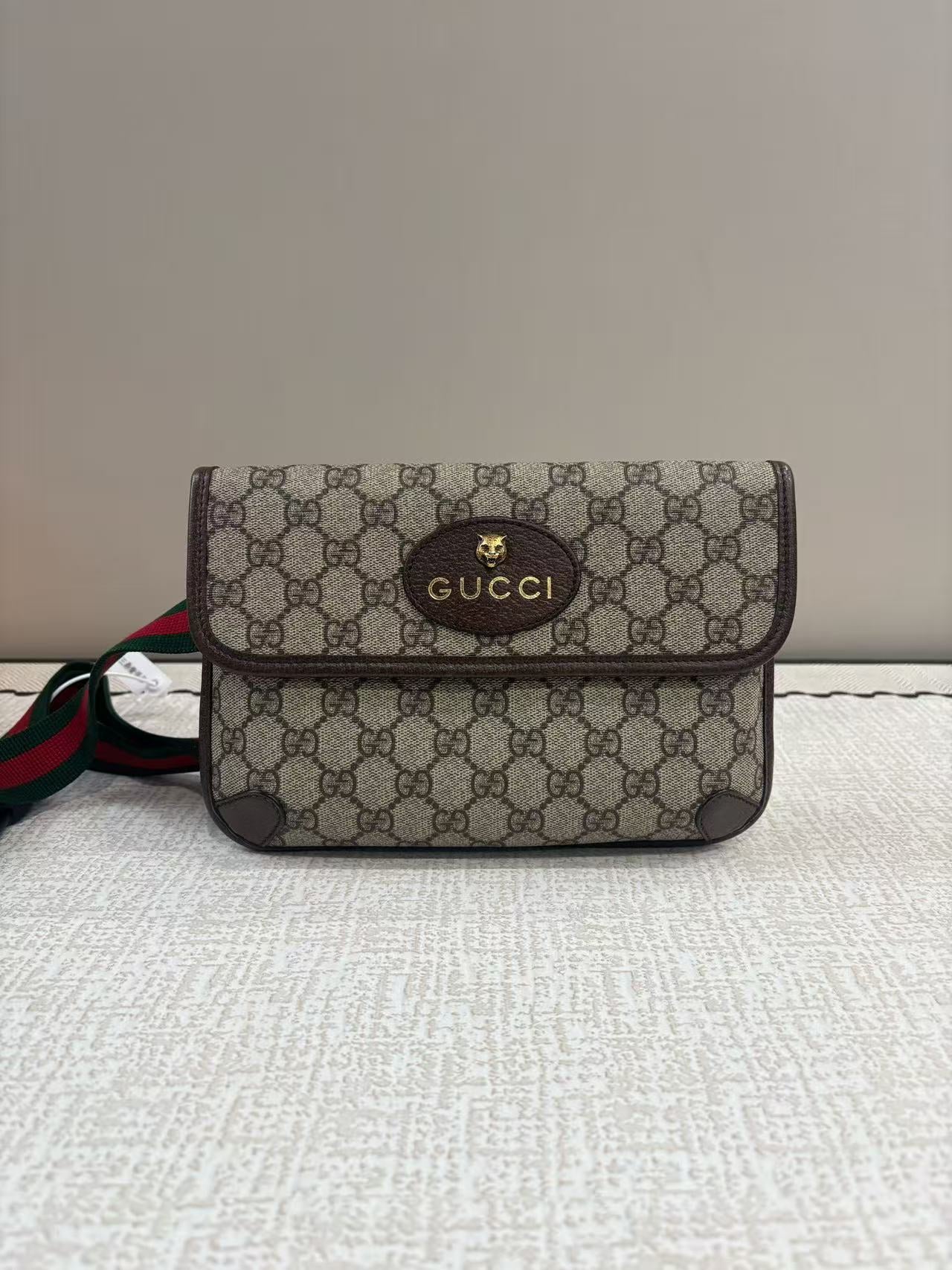 Gucci - Neo Vintage Messenger Bag - GG Supreme canvas with leather trim - Ebony Brown with Green and Red Web stripe - (Small)