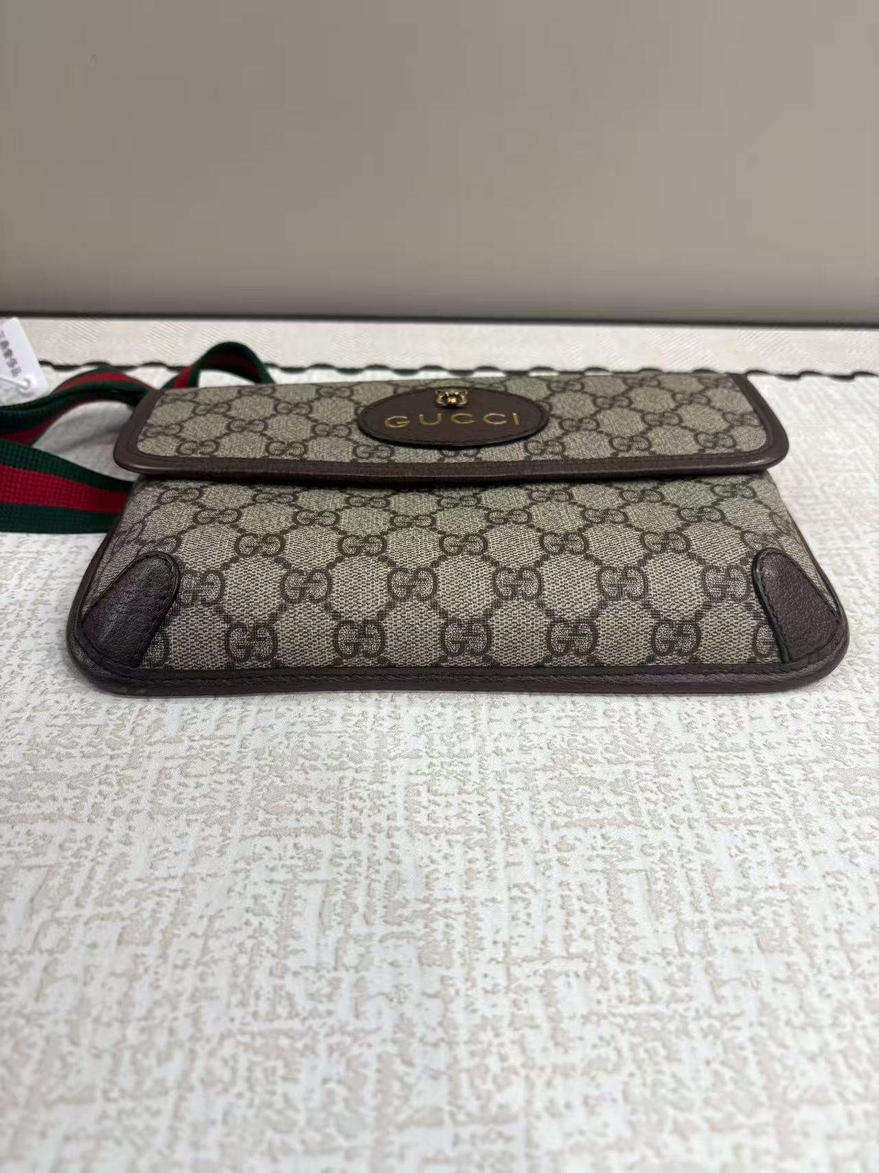 Gucci - Neo Vintage Messenger Bag - GG Supreme canvas with leather trim - Ebony Brown with Green and Red Web stripe - (Small)
