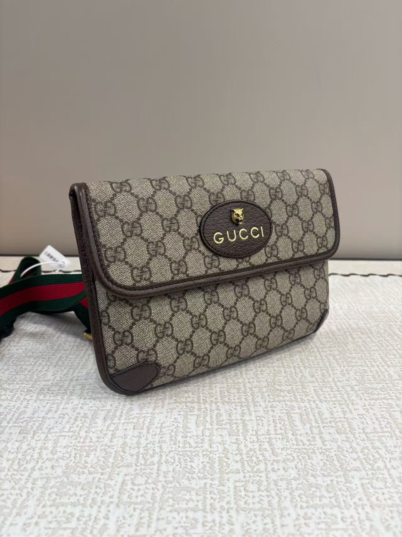 Gucci - Neo Vintage Messenger Bag - GG Supreme canvas with leather trim - Ebony Brown with Green and Red Web stripe - (Small)