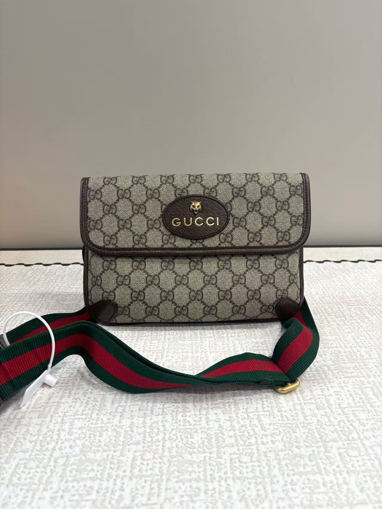 Gucci - Neo Vintage Messenger Bag - GG Supreme canvas with leather trim - Ebony Brown with Green and Red Web stripe - (Small)