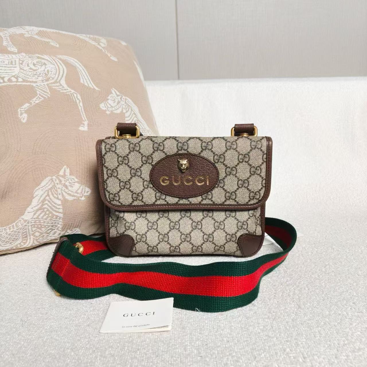 Gucci - Neo Vintage Small Tiger Head Messenger Bag - GG Supreme canvas with leather trim - Beige and Brown with Red and Green accents - (Small)