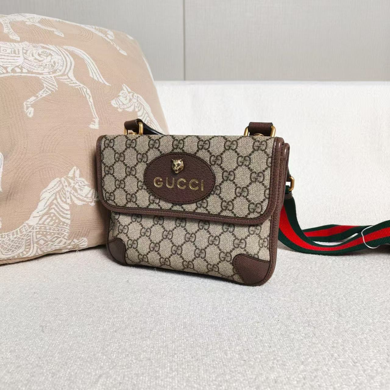 Gucci - Neo Vintage Small Tiger Head Messenger Bag - GG Supreme canvas with leather trim - Beige and Brown with Red and Green accents - (Small)