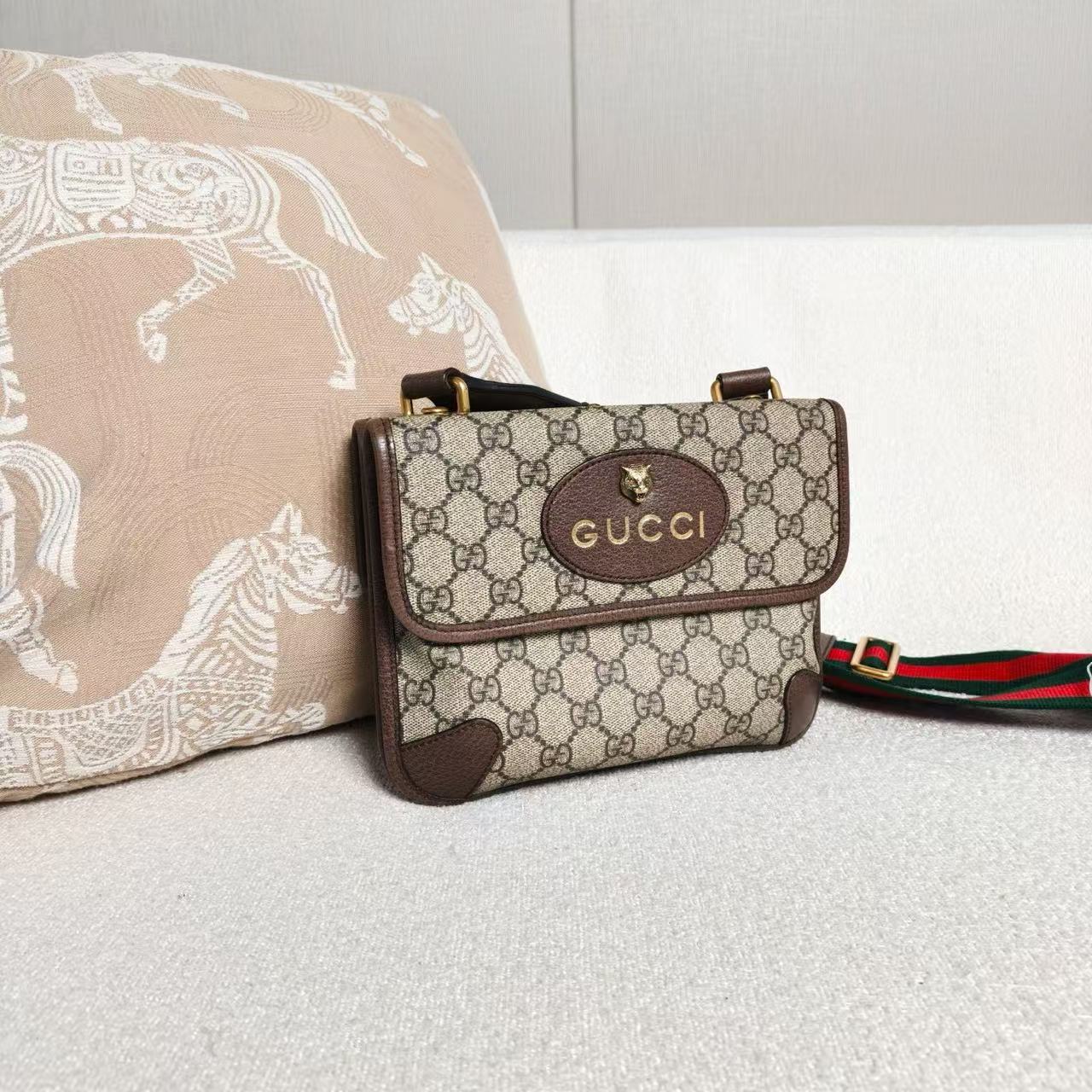 Gucci - Neo Vintage Small Tiger Head Messenger Bag - GG Supreme canvas with leather trim - Beige and Brown with Red and Green accents - (Small)