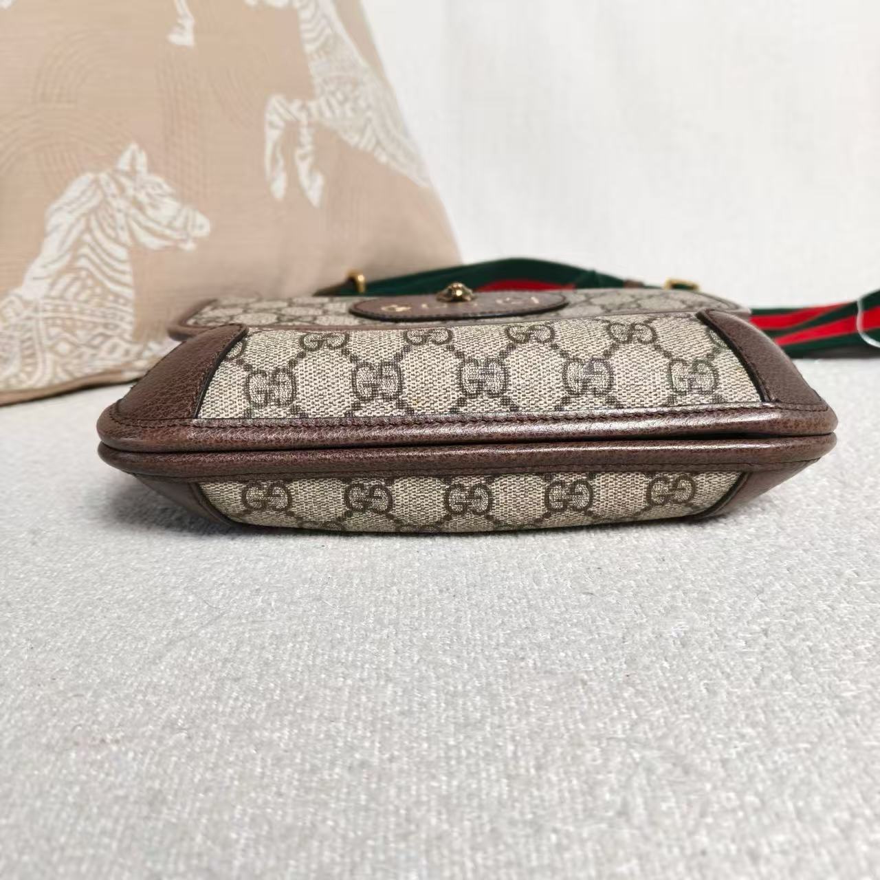 Gucci - Neo Vintage Small Tiger Head Messenger Bag - GG Supreme canvas with leather trim - Beige and Brown with Red and Green accents - (Small)