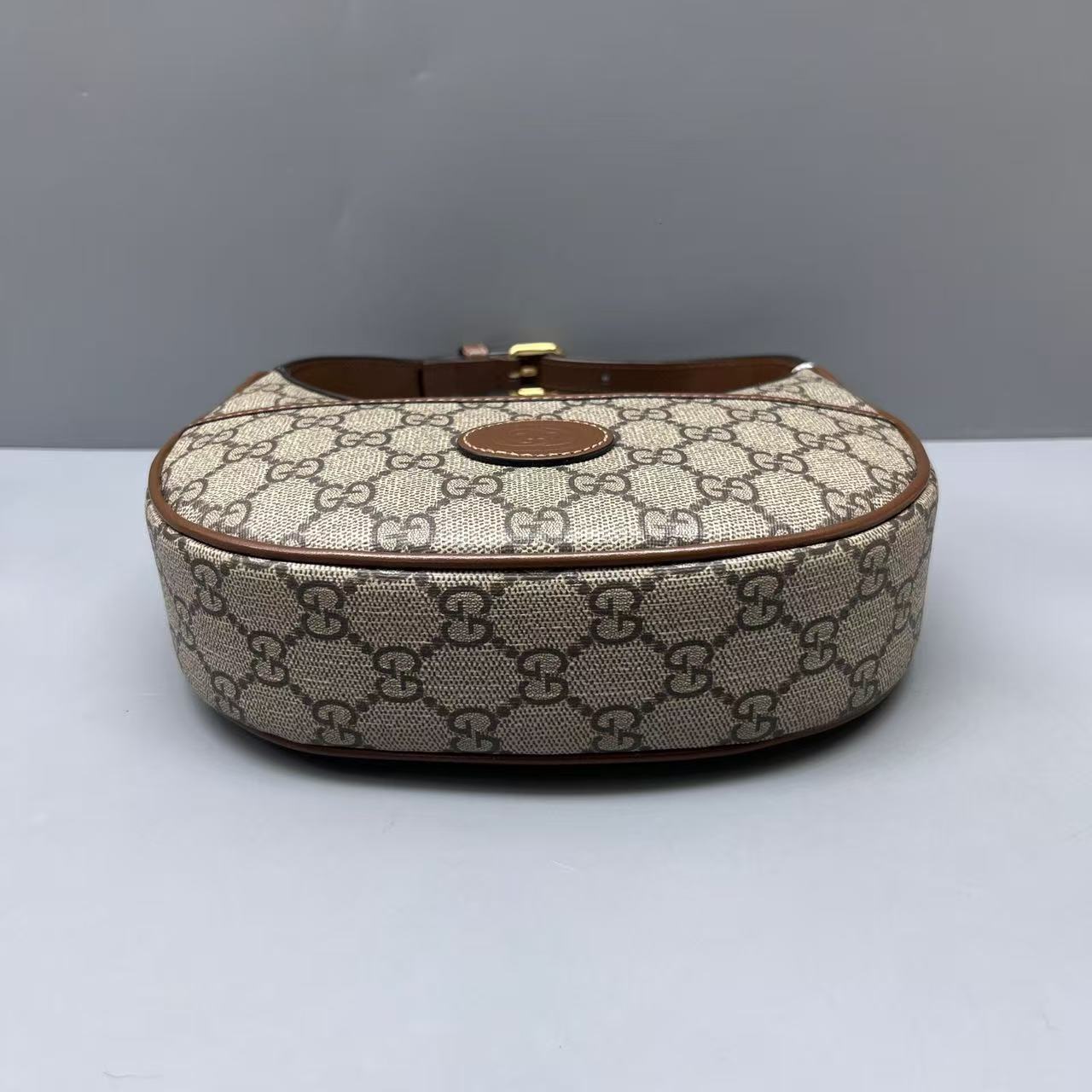 Gucci - Ophidia Half-Moon Shoulder Bag - GG Supreme coated canvas with brown leather trim - Beige and Brown - (small)