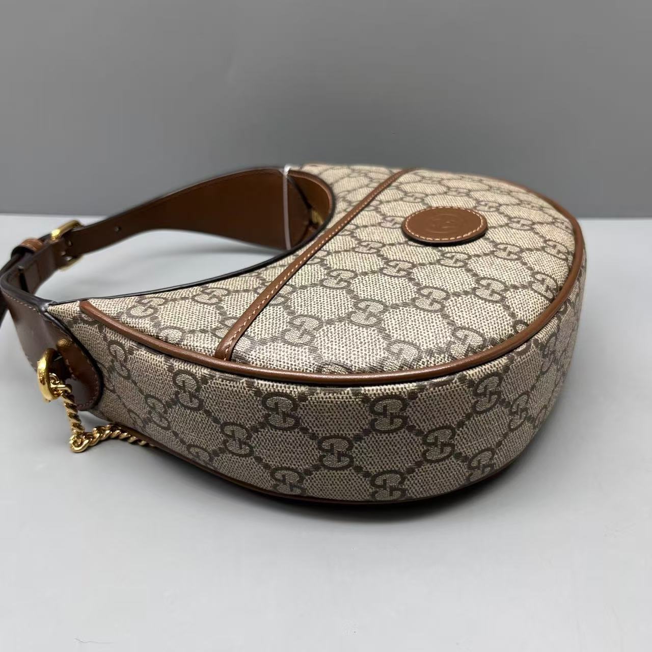 Gucci - Ophidia Half-Moon Shoulder Bag - GG Supreme coated canvas with brown leather trim - Beige and Brown - (small)