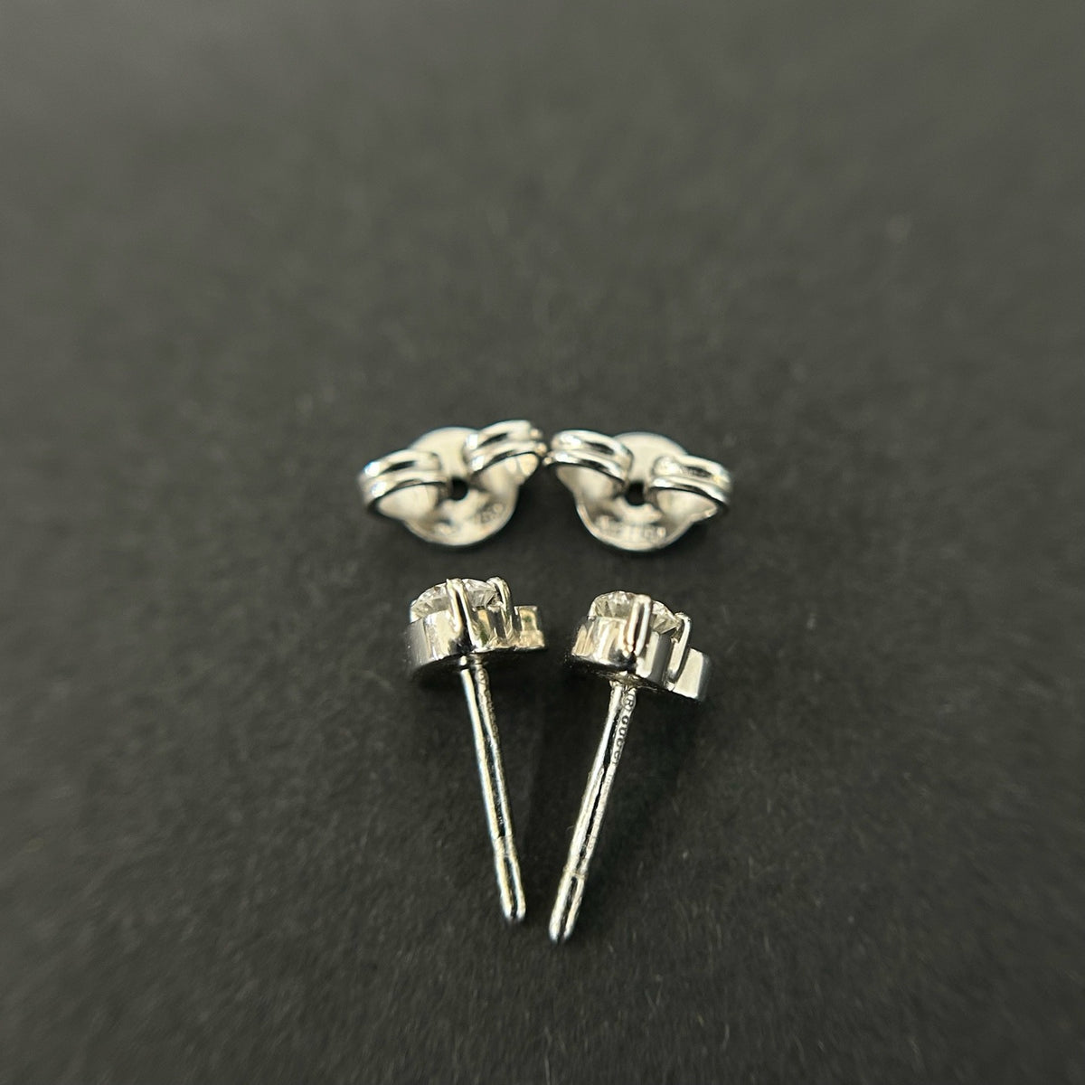 Gucci - Other - 18k white gold, with a visible 750 hallmark; set with clear faceted stones. - Silver