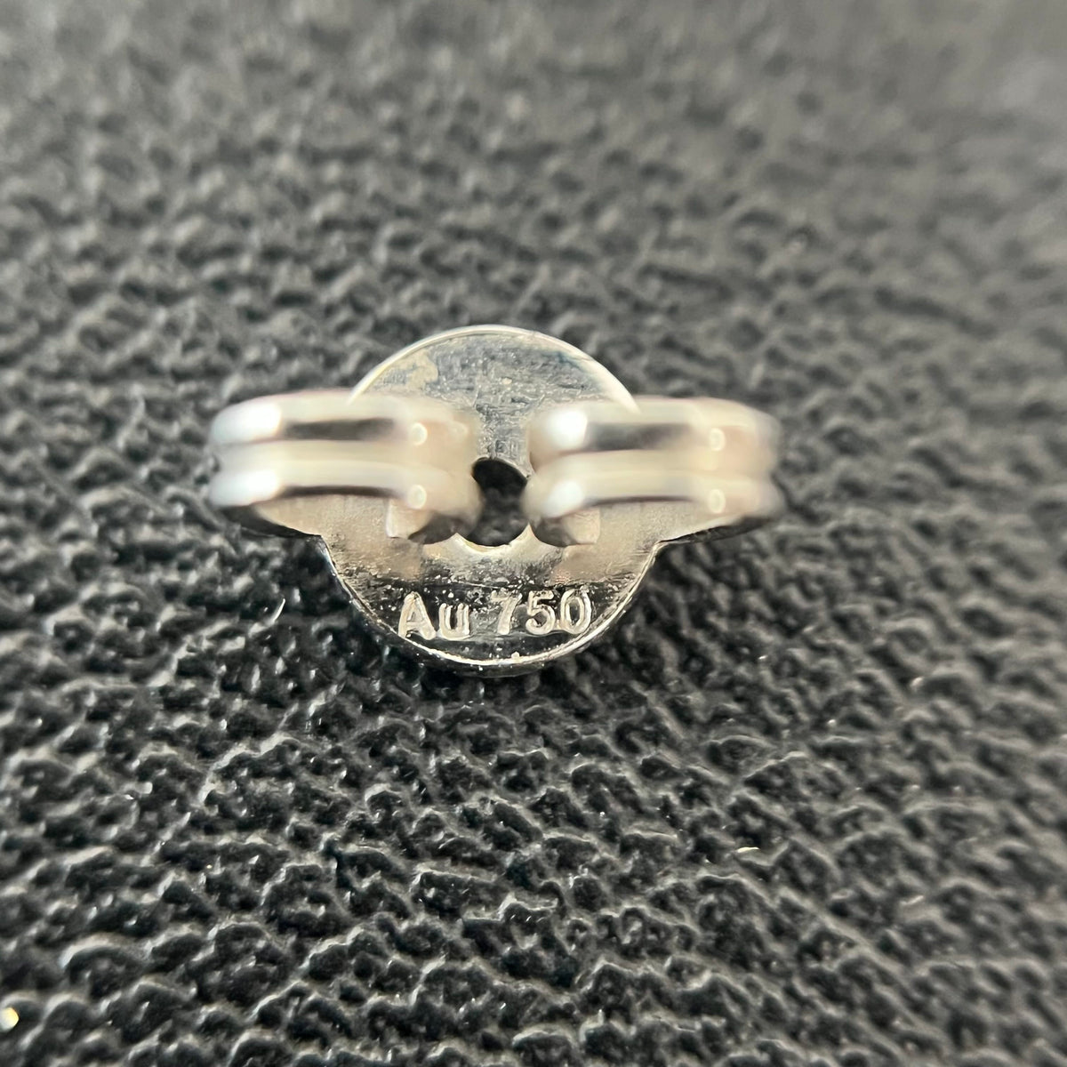 Gucci - Other - 18k white gold, with a visible 750 hallmark; set with clear faceted stones. - Silver
