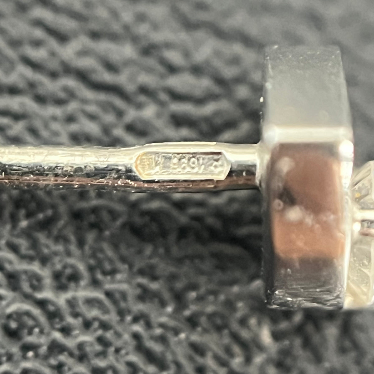 Gucci - Other - 18k white gold, with a visible 750 hallmark; set with clear faceted stones. - Silver