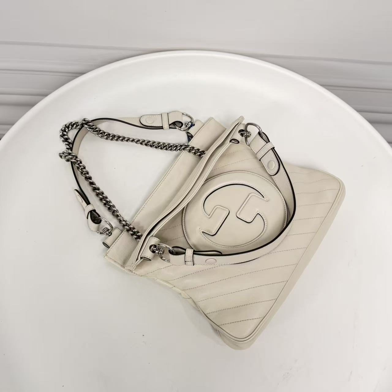 Gucci - Other - Leather - White - (medium)