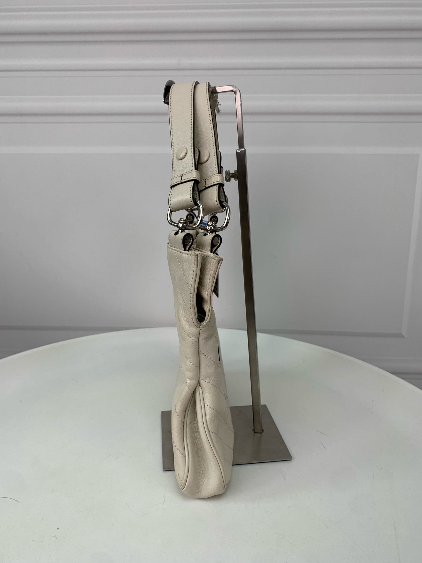 Gucci - Other - Leather - White - (medium)