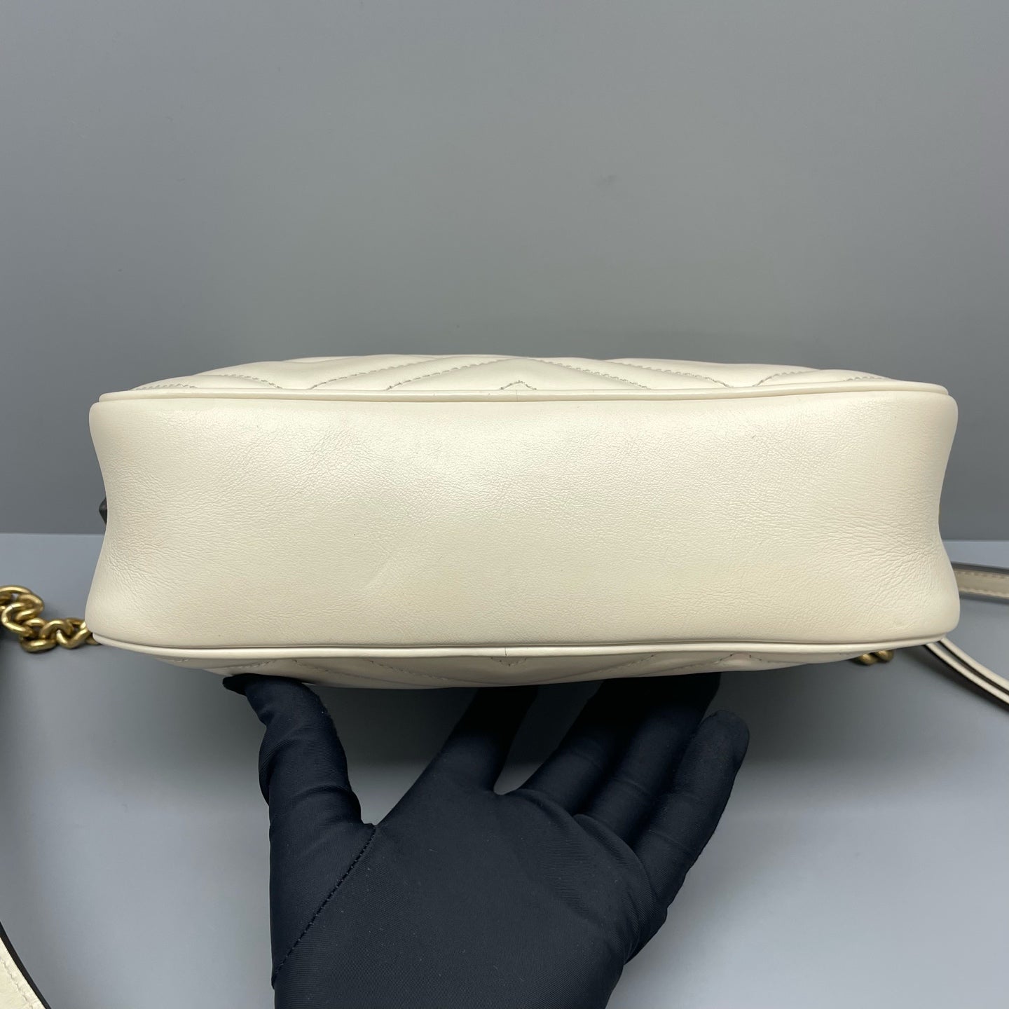 Gucci - Other - Leather - White - (Medium)