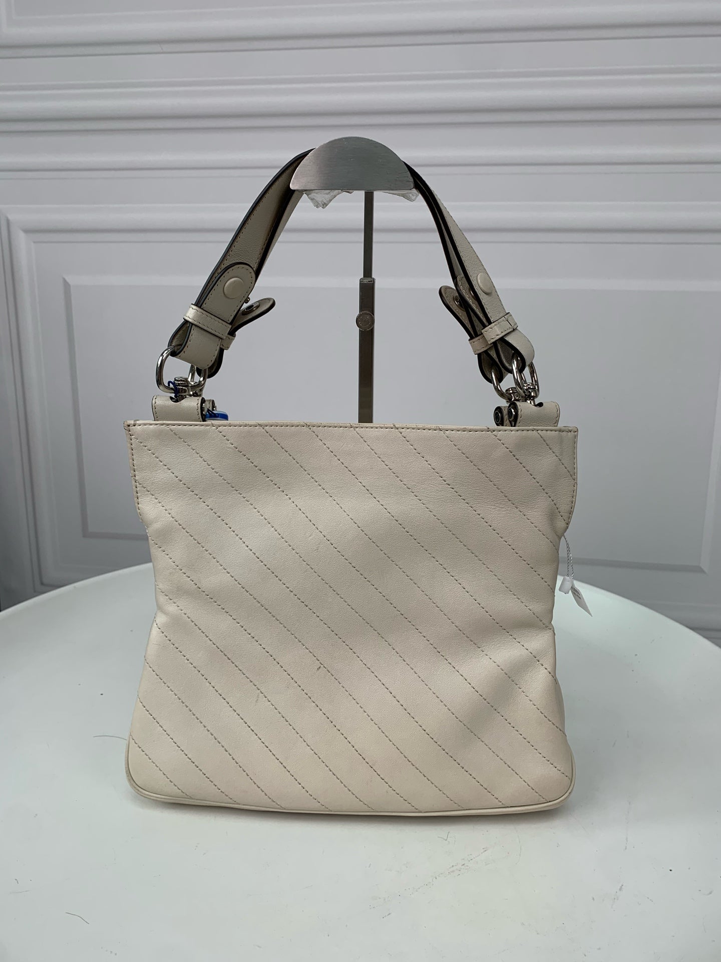 Gucci - Other - Leather - White - (medium)