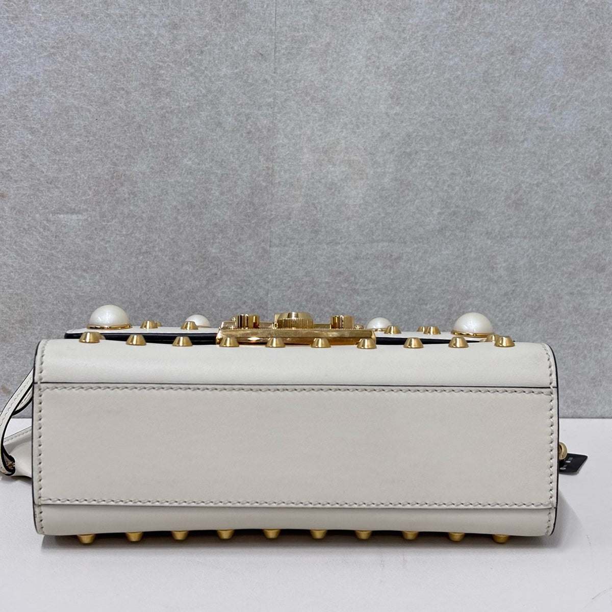 Gucci - Other - Leather - White - (medium)
