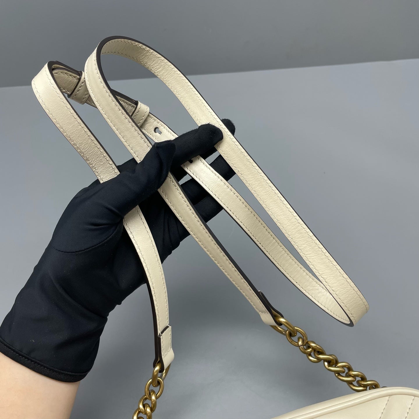 Gucci - Other - Leather - White - (Medium)