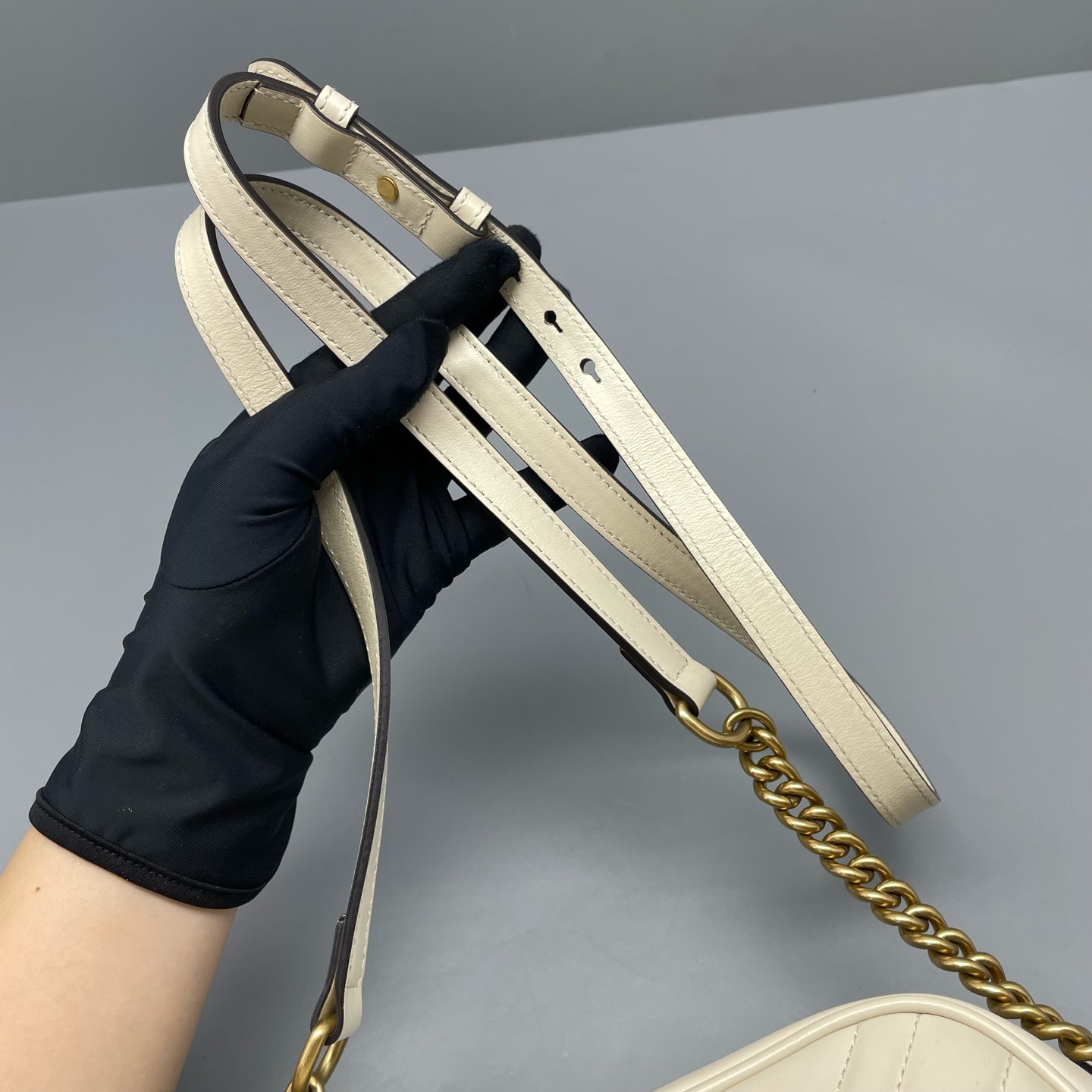 Gucci - Other - Leather - White - (Medium)