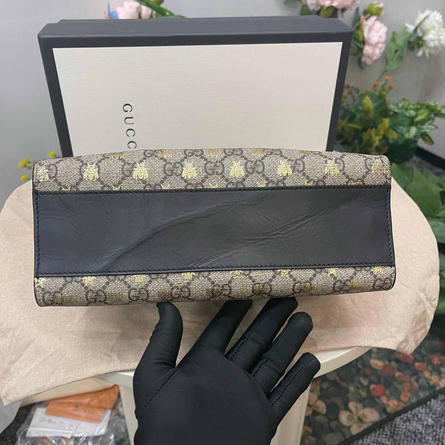 Gucci - Padlock Bee - GG Supreme canvas with leather trim - Beige and Ebony with Gold Bee Print and Black Leather - (small)