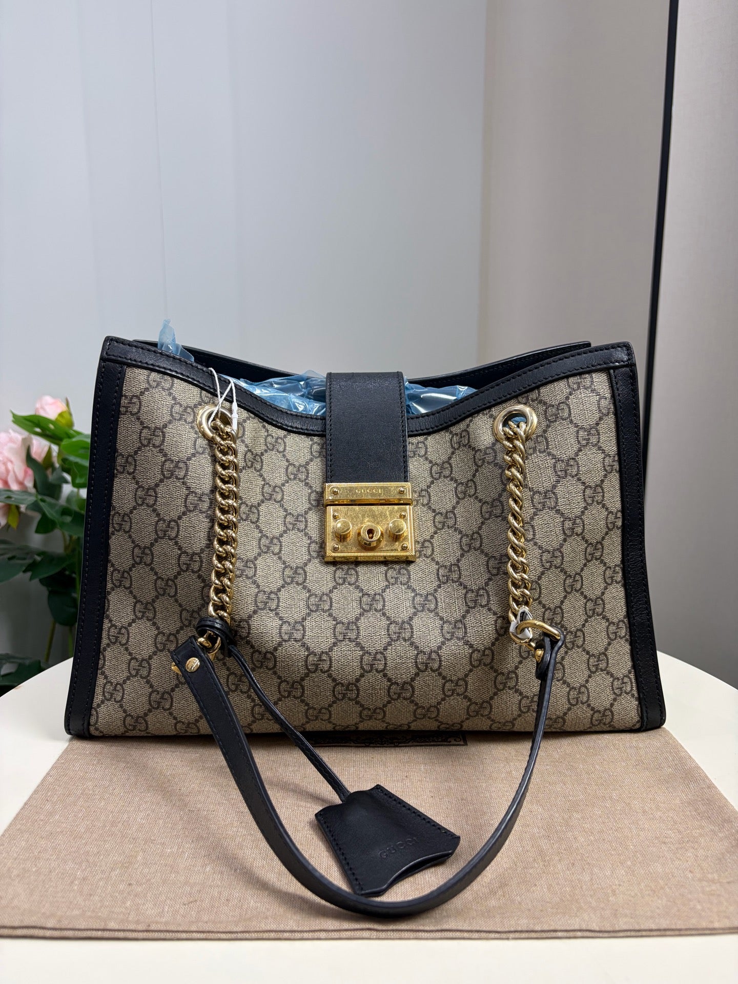 Gucci - Padlock - GG Supreme canvas with black leather trim - Beige and Black with Gold-Tone Hardware - (medium)