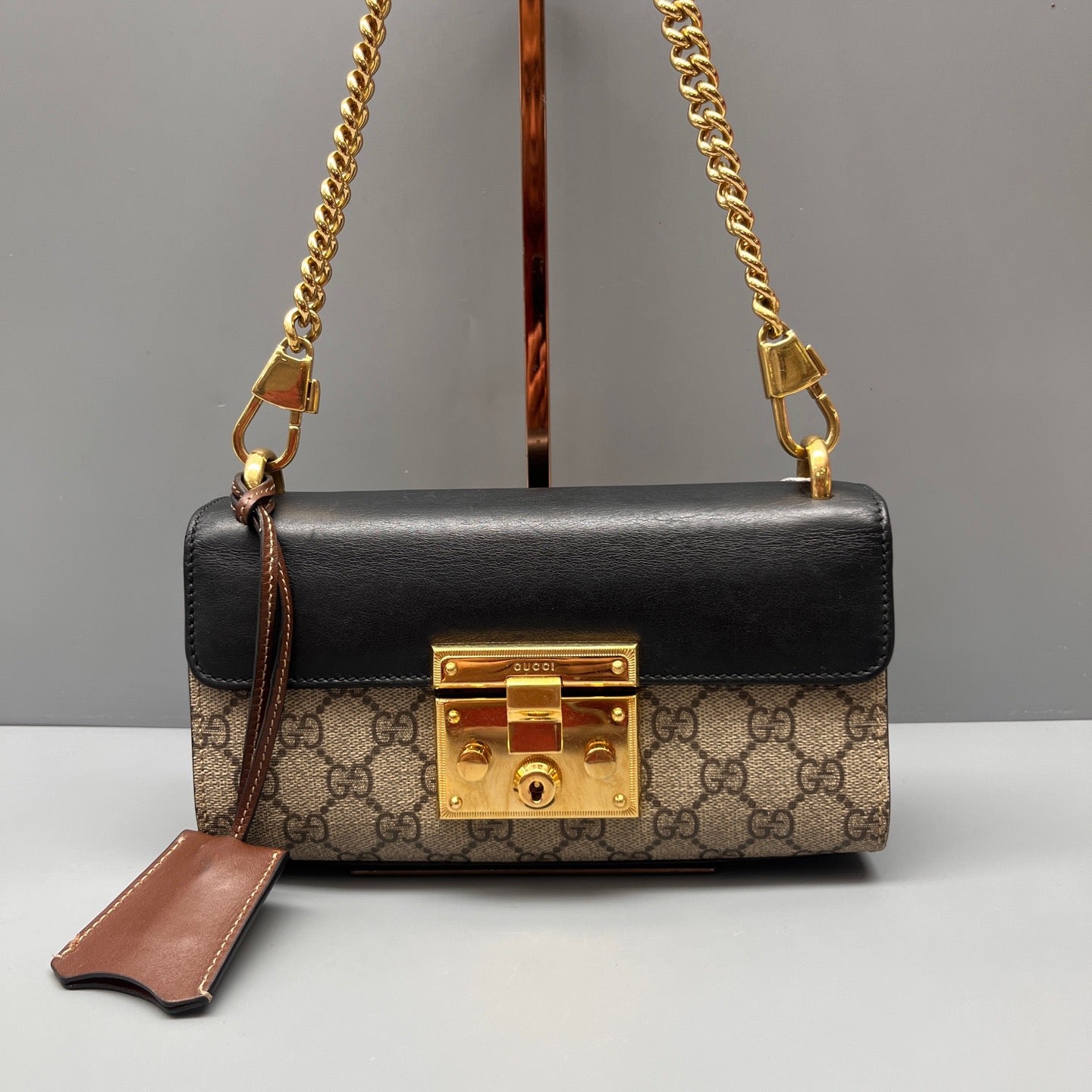 Gucci - Padlock Shoulder Bag - GG Supreme canvas with leather trim - Beige and Black with Gold-Tone Hardware - (mini)