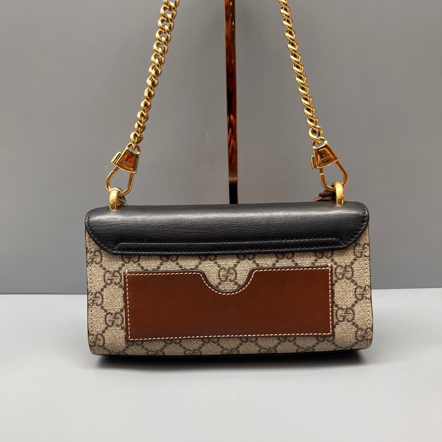 Gucci - Padlock Shoulder Bag - GG Supreme canvas with leather trim - Beige and Black with Gold-Tone Hardware - (mini)